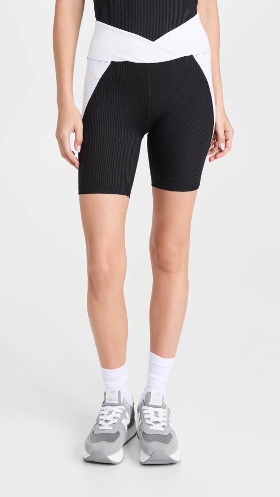

Шорты Year of Ours Ribbed Studio Biker, черный