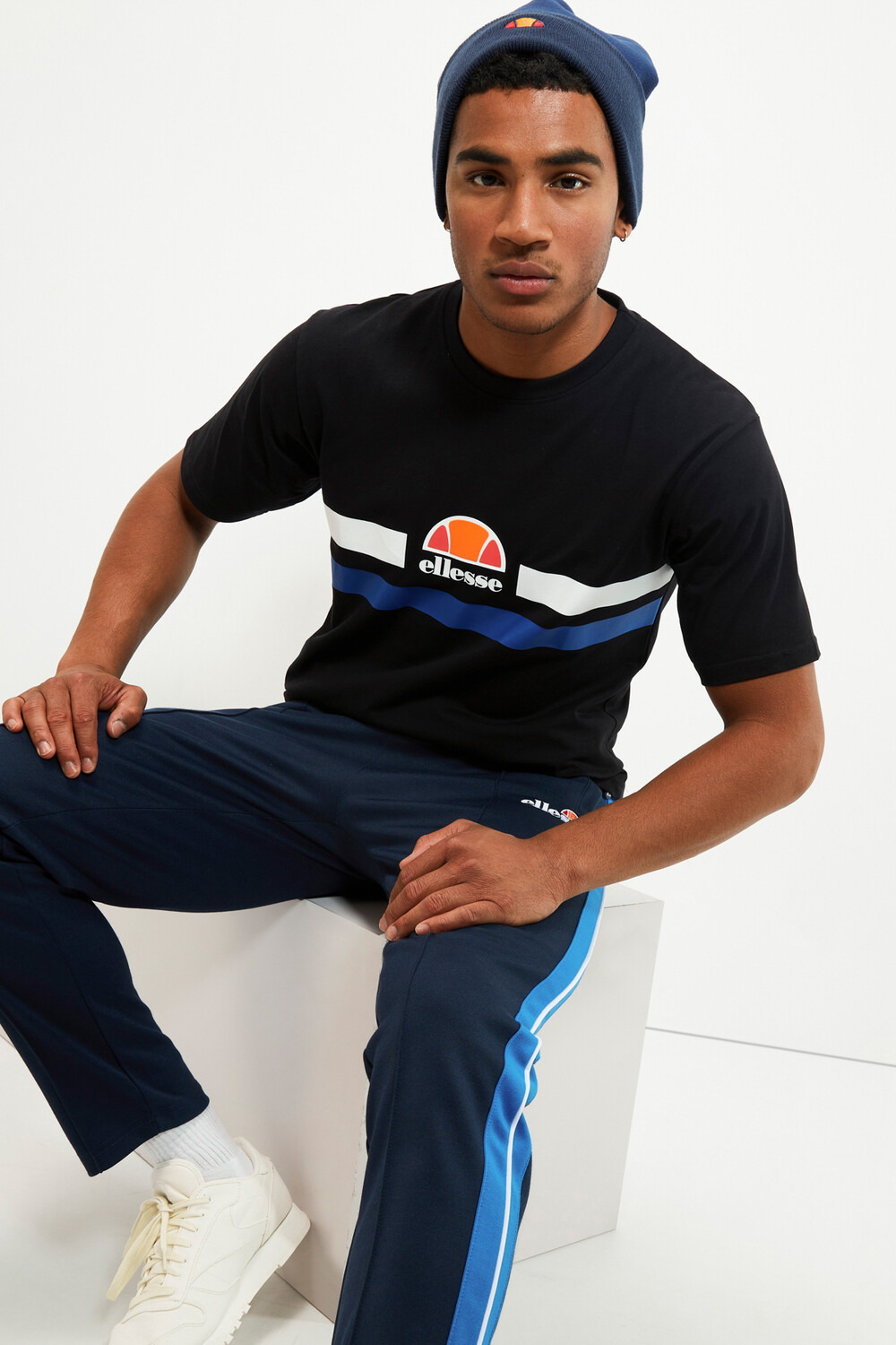 

Черная мужская футболка Ellesse, черный