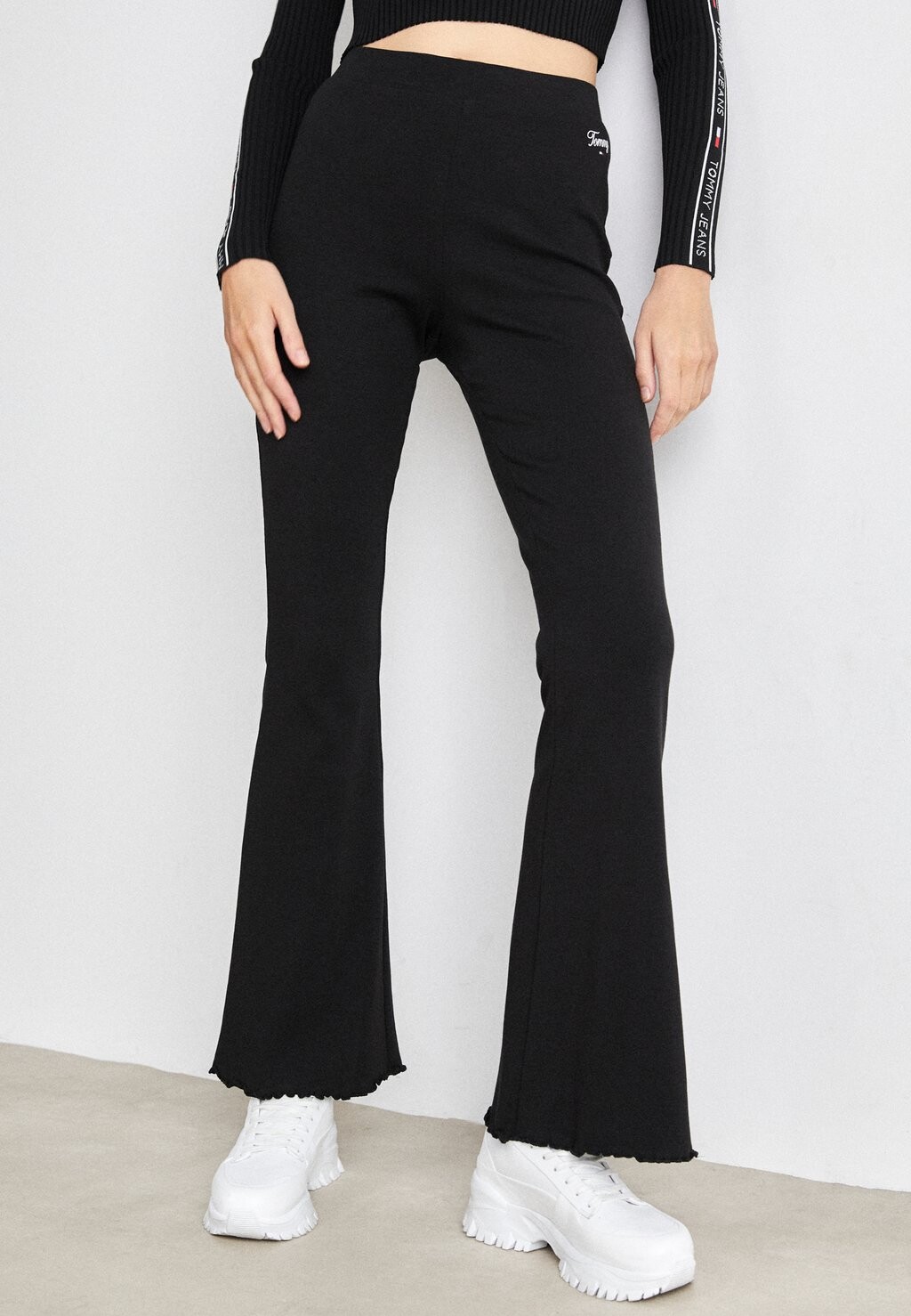 

Брюки БРЮКИ FLARE SCRIPT Tommy Jeans, черный