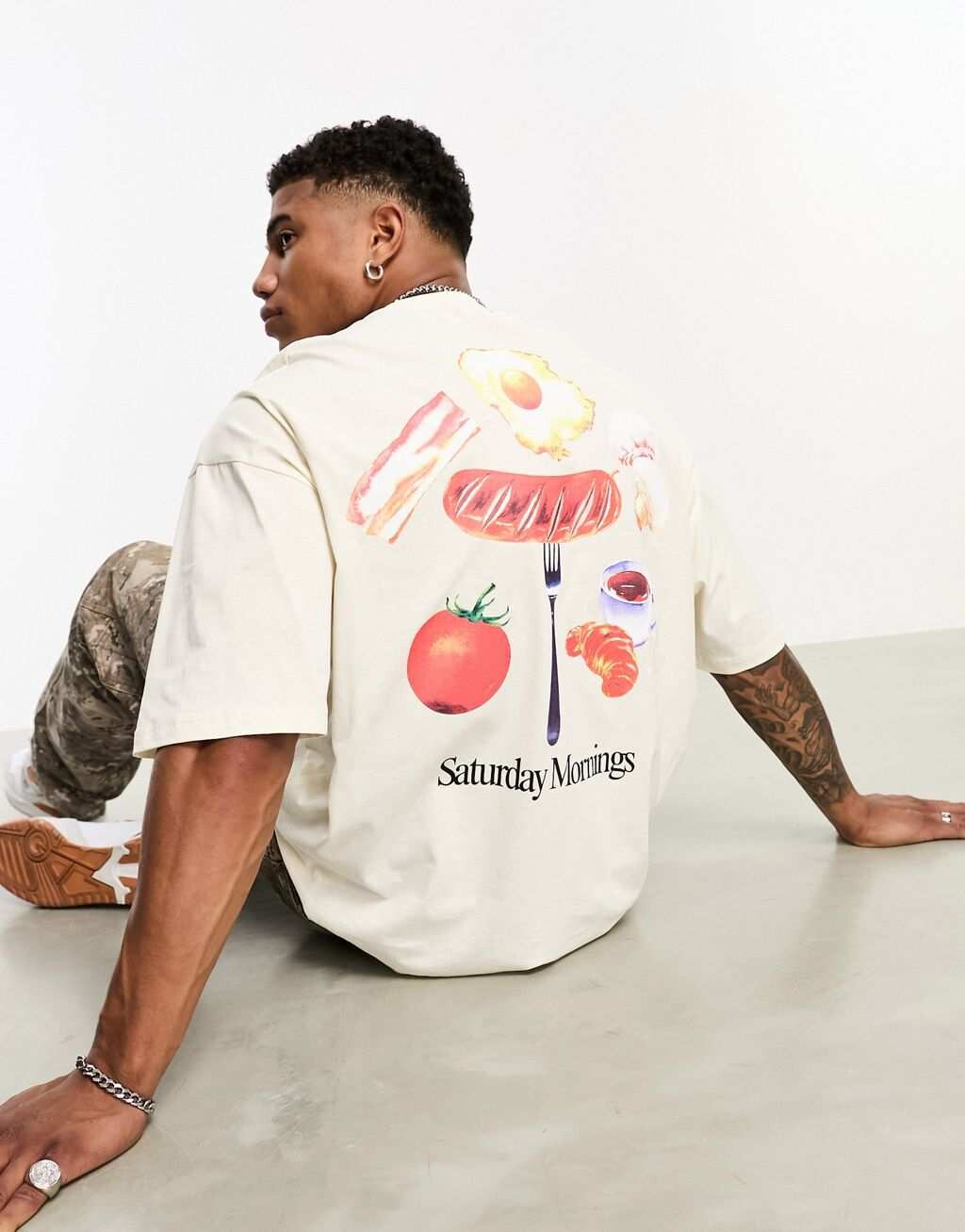 

Белая футболка оверсайз с принтом «Завтрак» ASOS DESIGN, Белый