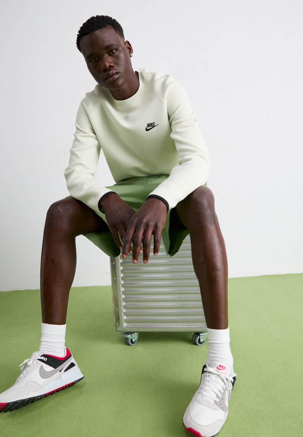 

Свитер Tech Fleece Crew Nike, черный