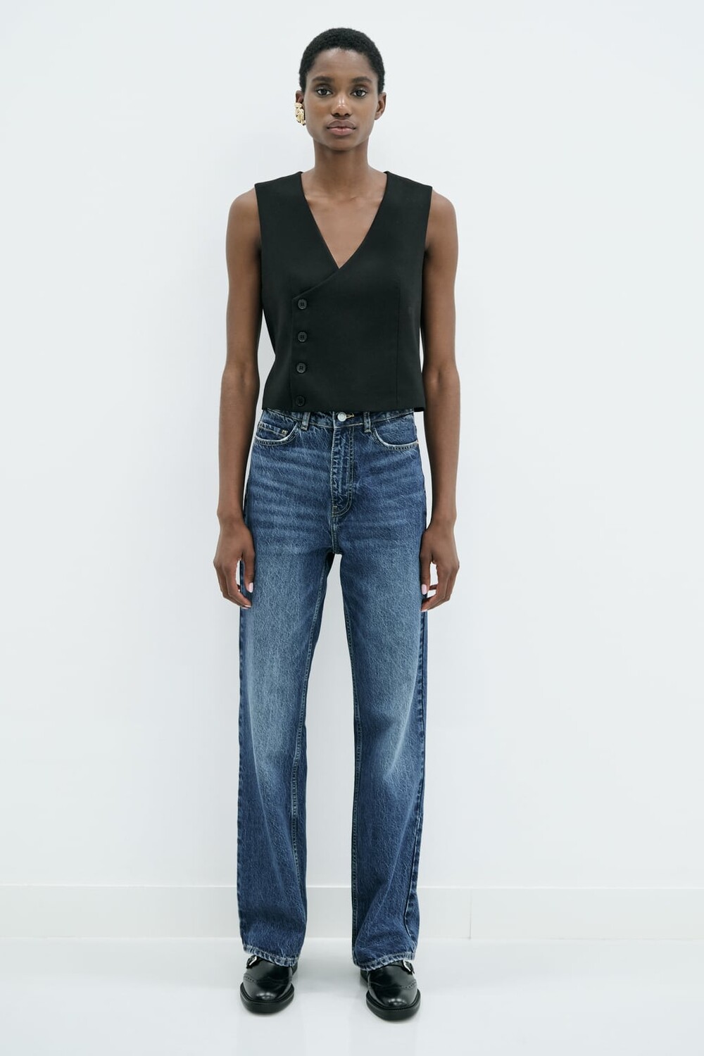 

Жилет асимметричного кроя с перекрестием ZARA, черный
