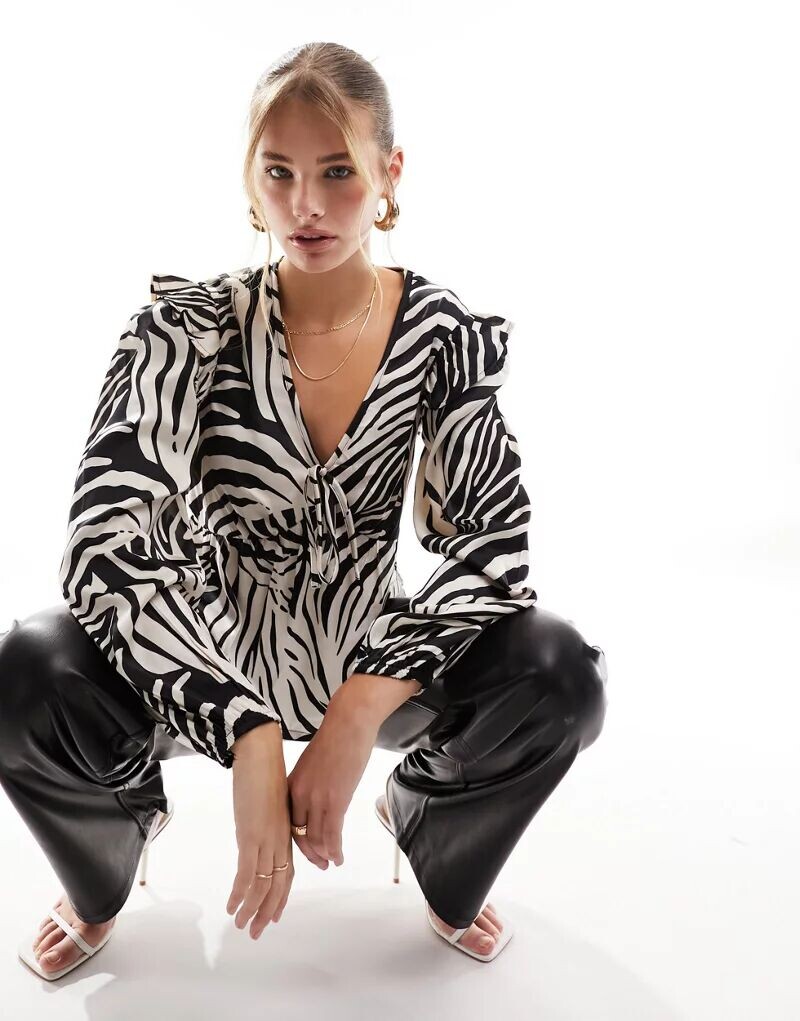 

Блуза с длинными рукавами и рюшами New Look с зебровым принтом