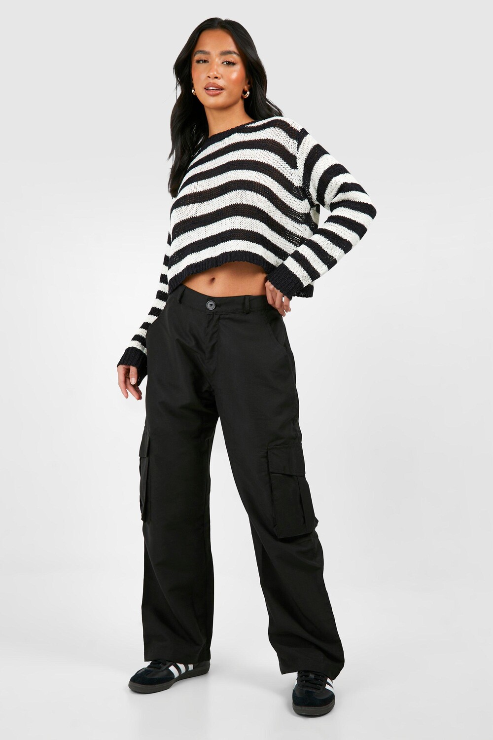 

Прямые брюки карго из твила Petite boohoo, черный