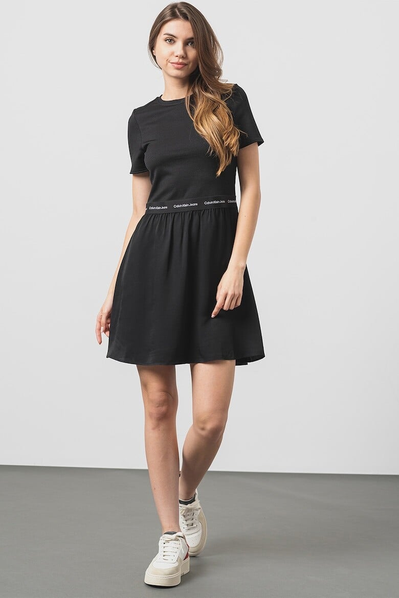 

Укороченное короткое платье с логотипом Calvin Klein Jeans, черный