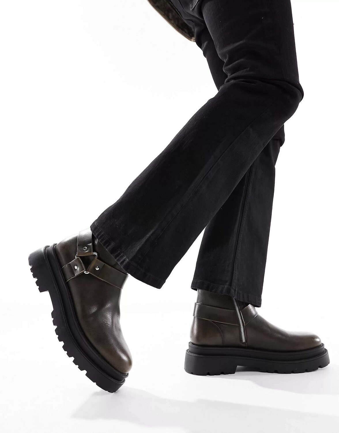 

Коричневые ботинки chelsea western с серебряной фурнитурой ASOS