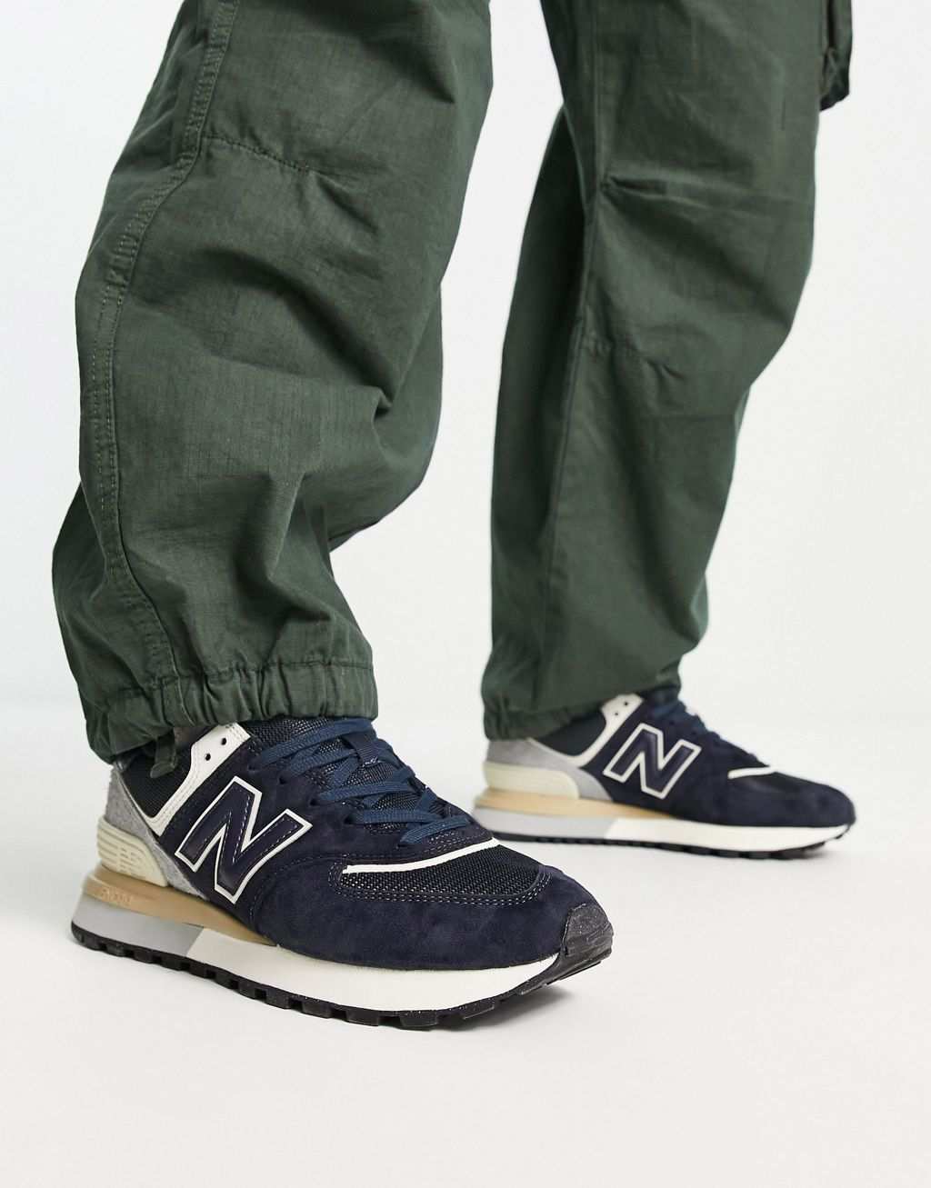 

Темно-синие и кремовые кроссовки New Balance 574, Синий