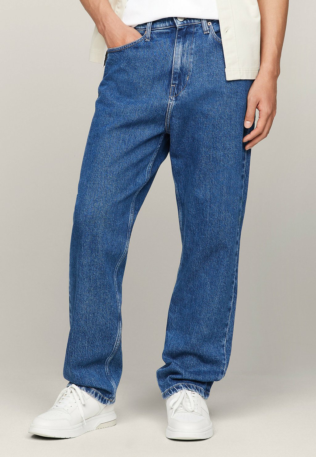 цена Джинсы свободного кроя DAD BAGGY SKATER Tommy Jeans, цвет denim medium