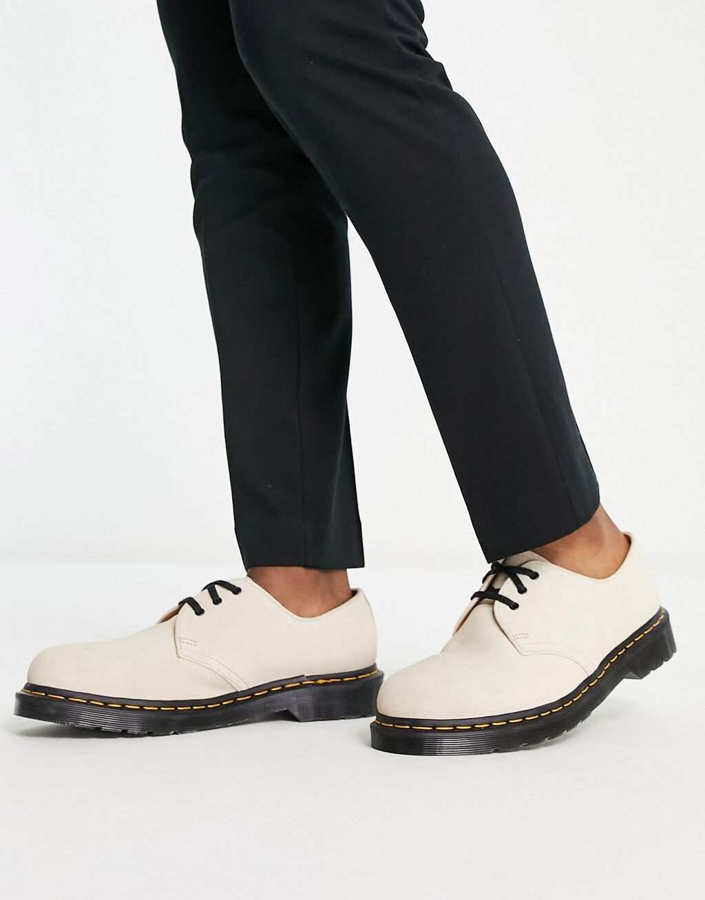 

Туфли с тремя парами люверсов Dr Martens 1461 из теплой замши песочного цвета