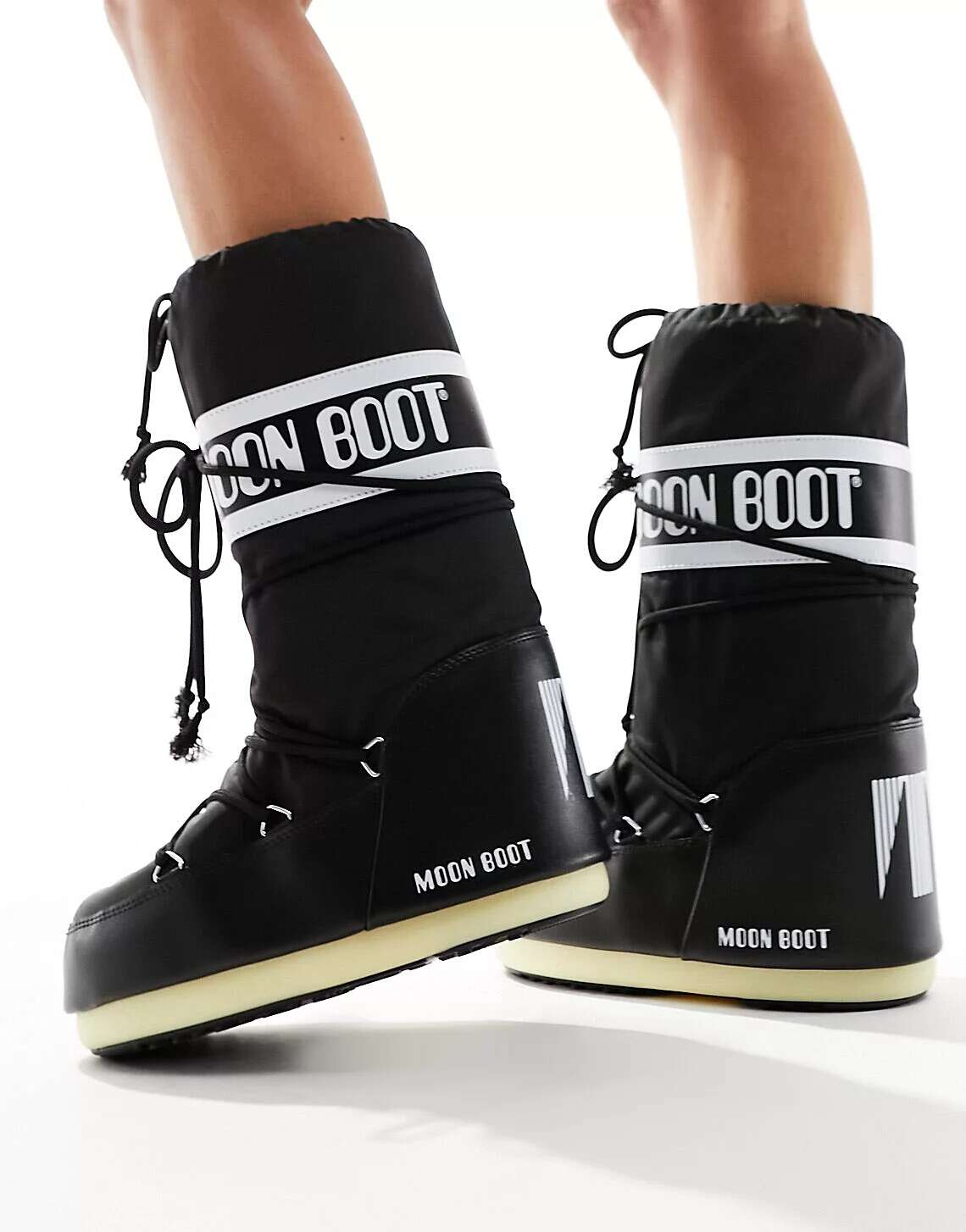 Черные зимние ботинки до щиколотки Moon Boot