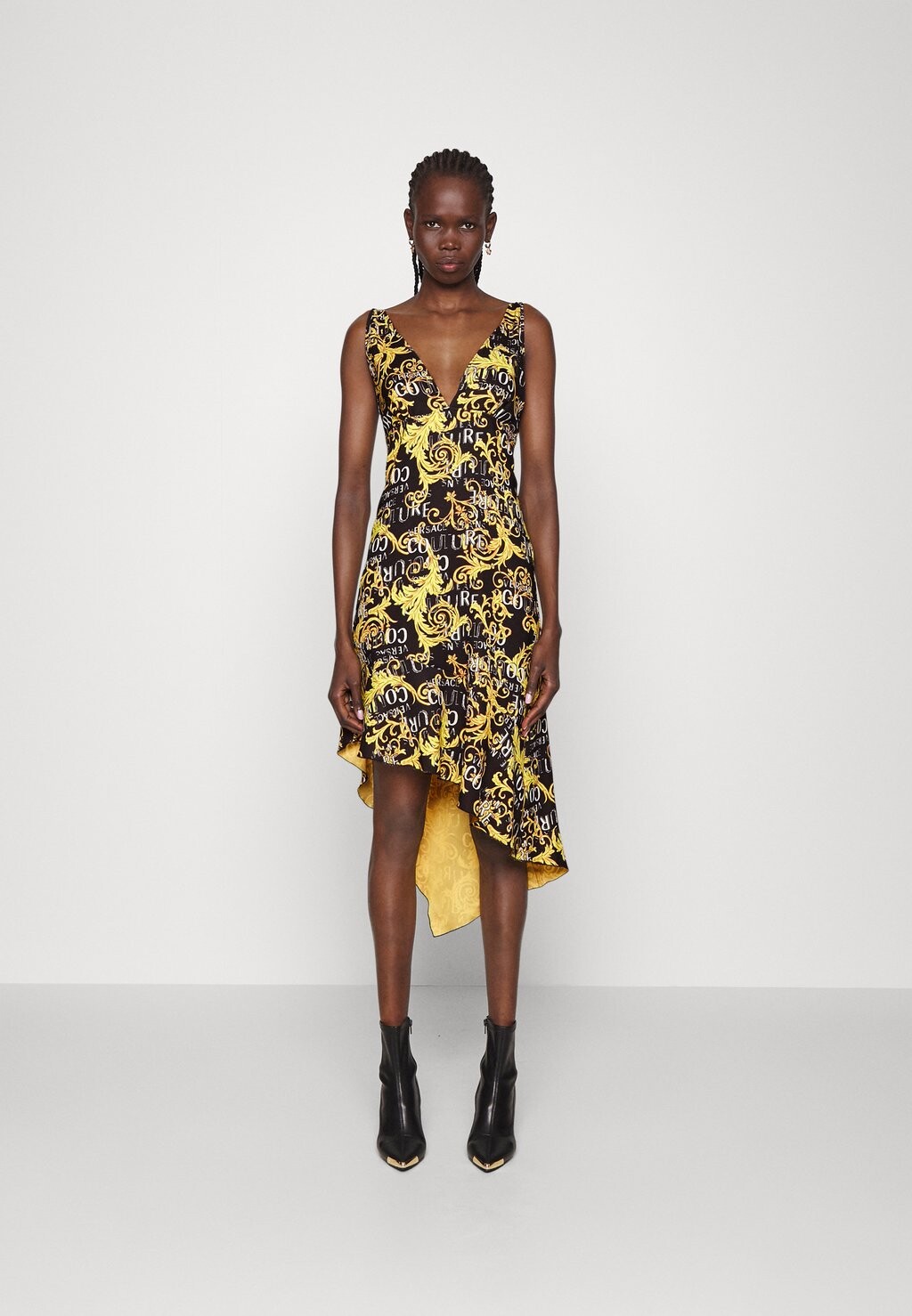 

Летнее платье Versace Jeans Couture