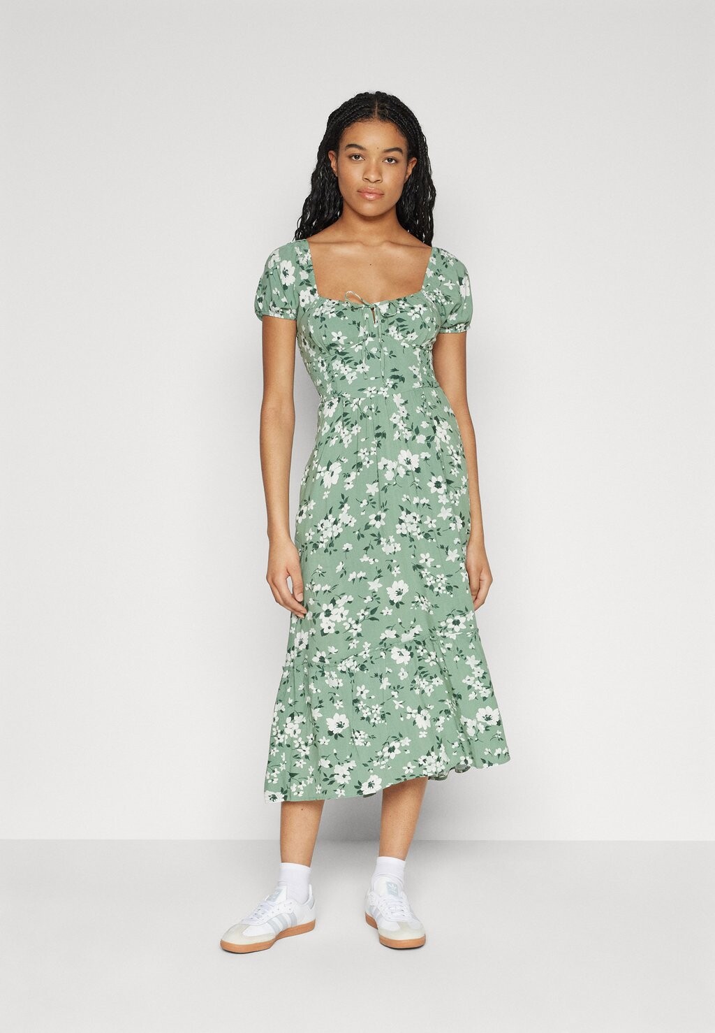 

Летнее платье Sofia Midi Dress Hollister Co., цвет green floral update