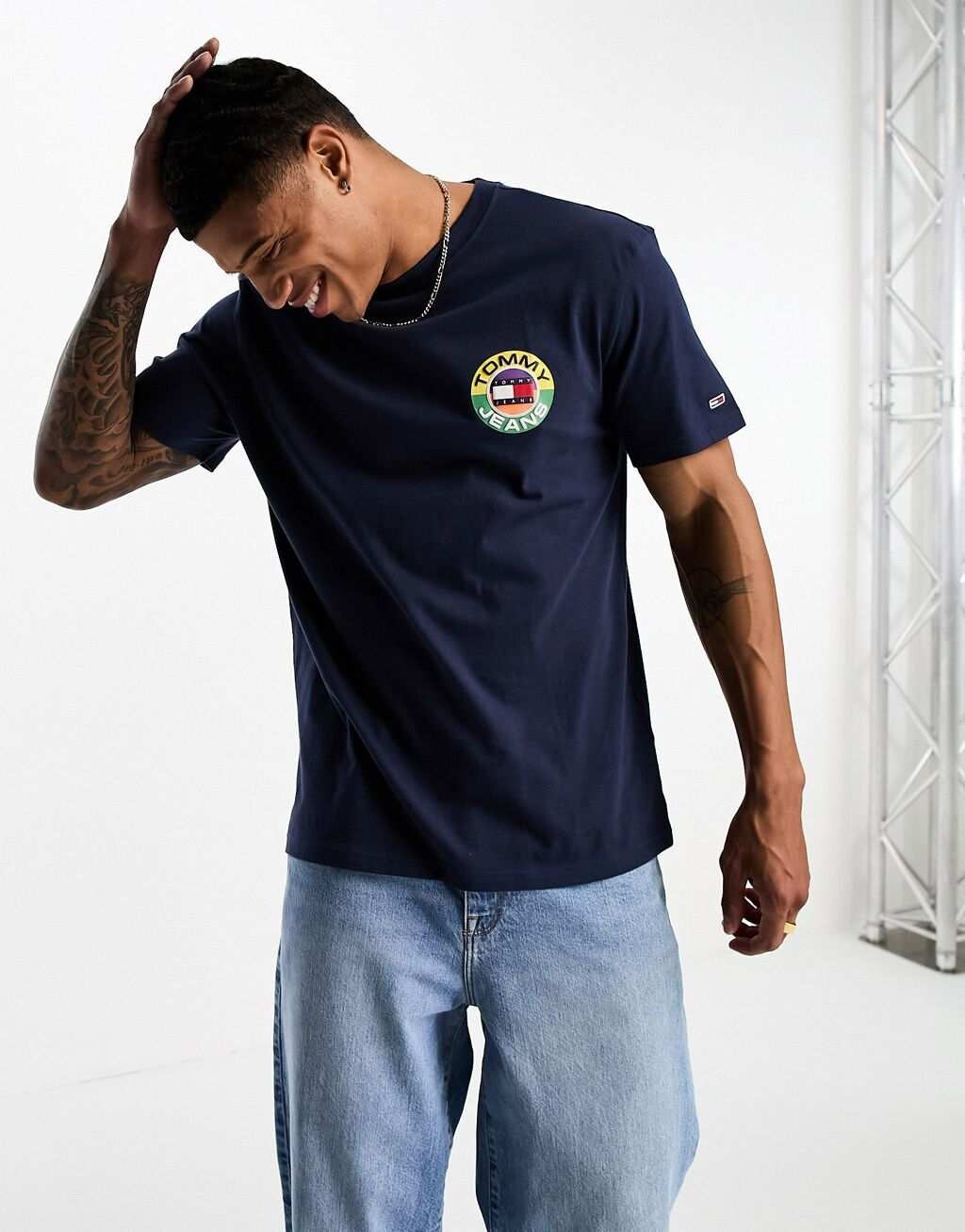 

Темно-синяя классическая футболка с круглым флагом Tommy Jeans, Синий