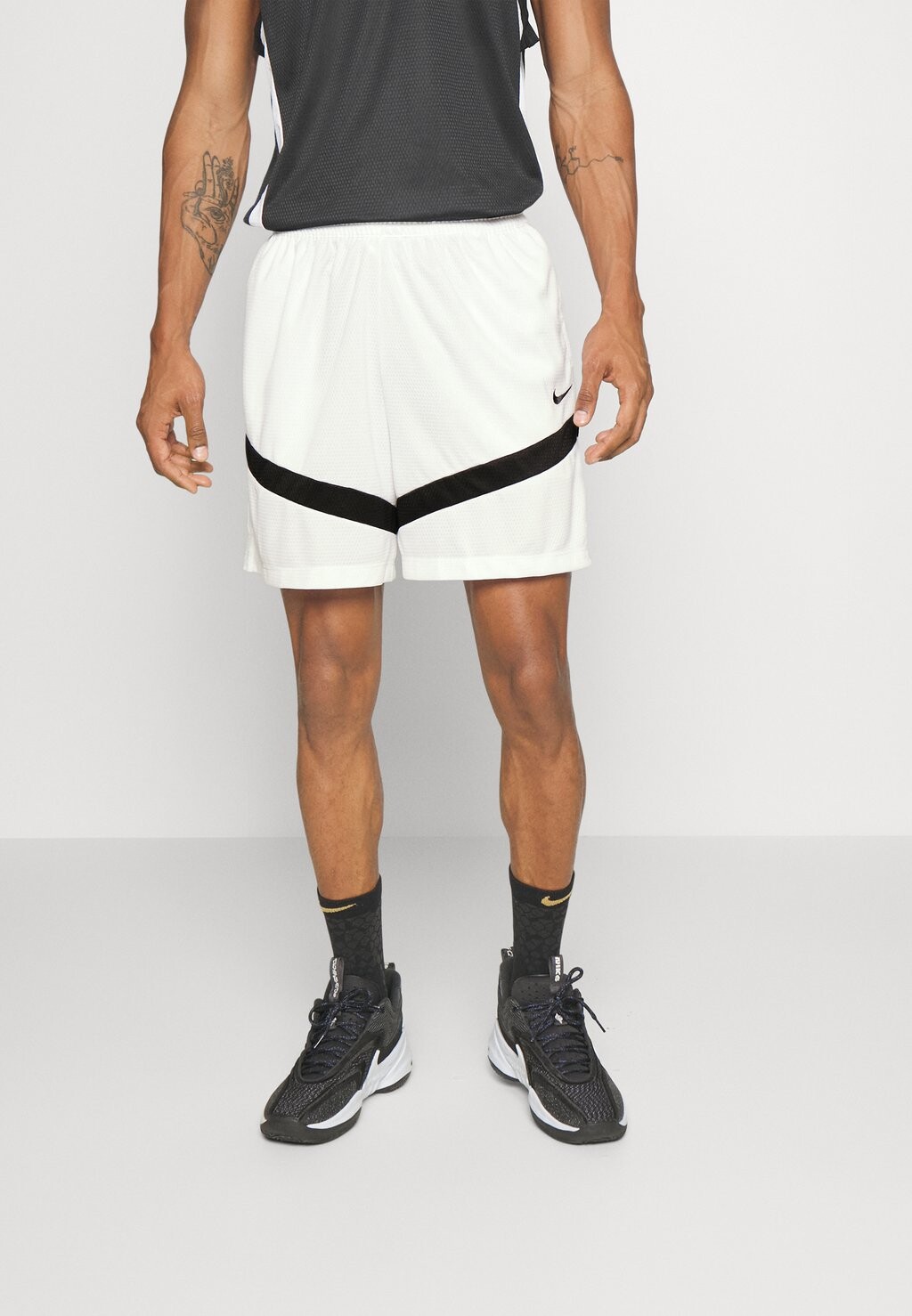 

Спортивные шорты ICON SHORT Nike, белый/черный