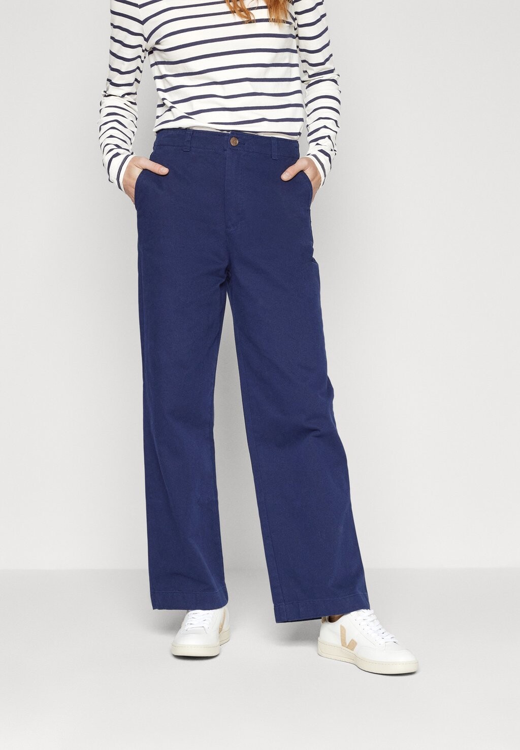 

Брюки Loose Khaki GAP, цвет navy uniform
