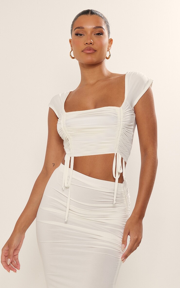 

PrettyLittleThing Белый обтягивающий топ с короткими рукавами и завязками со сборками