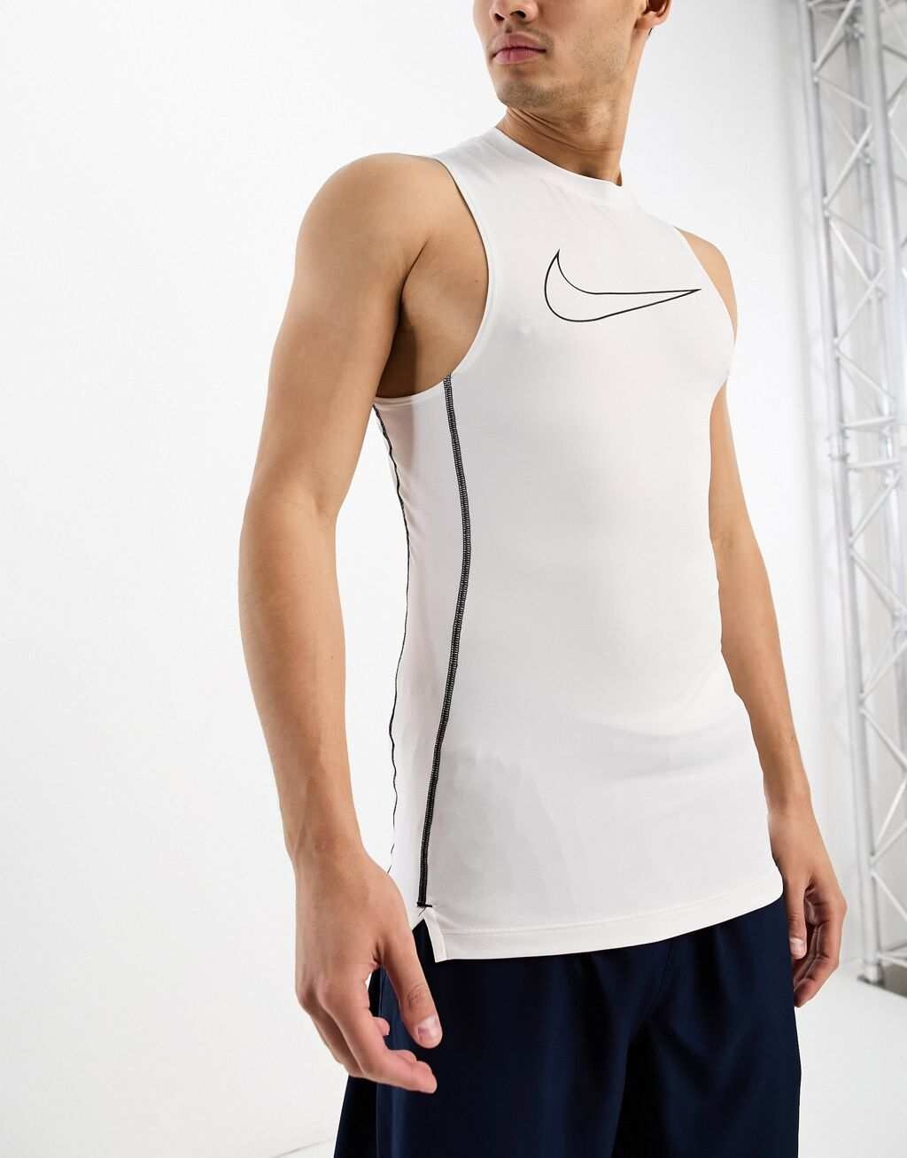 

Белая майка Nike Training Pro DriFit