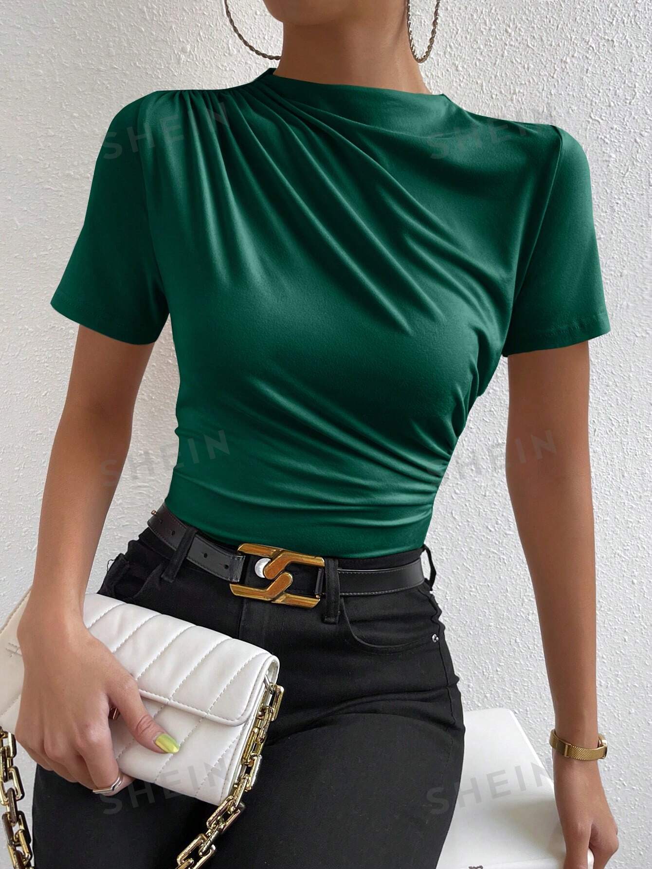 цена SHEIN Однотонная приталенная футболка Frenchy с воротником-стойкой и складками, темно-зеленый