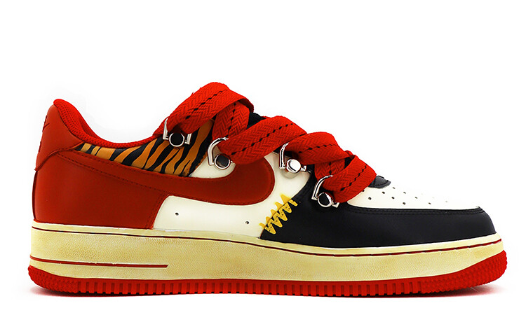 

Низкие кроссовки Nike Unisex Air Force 1 черный/красный