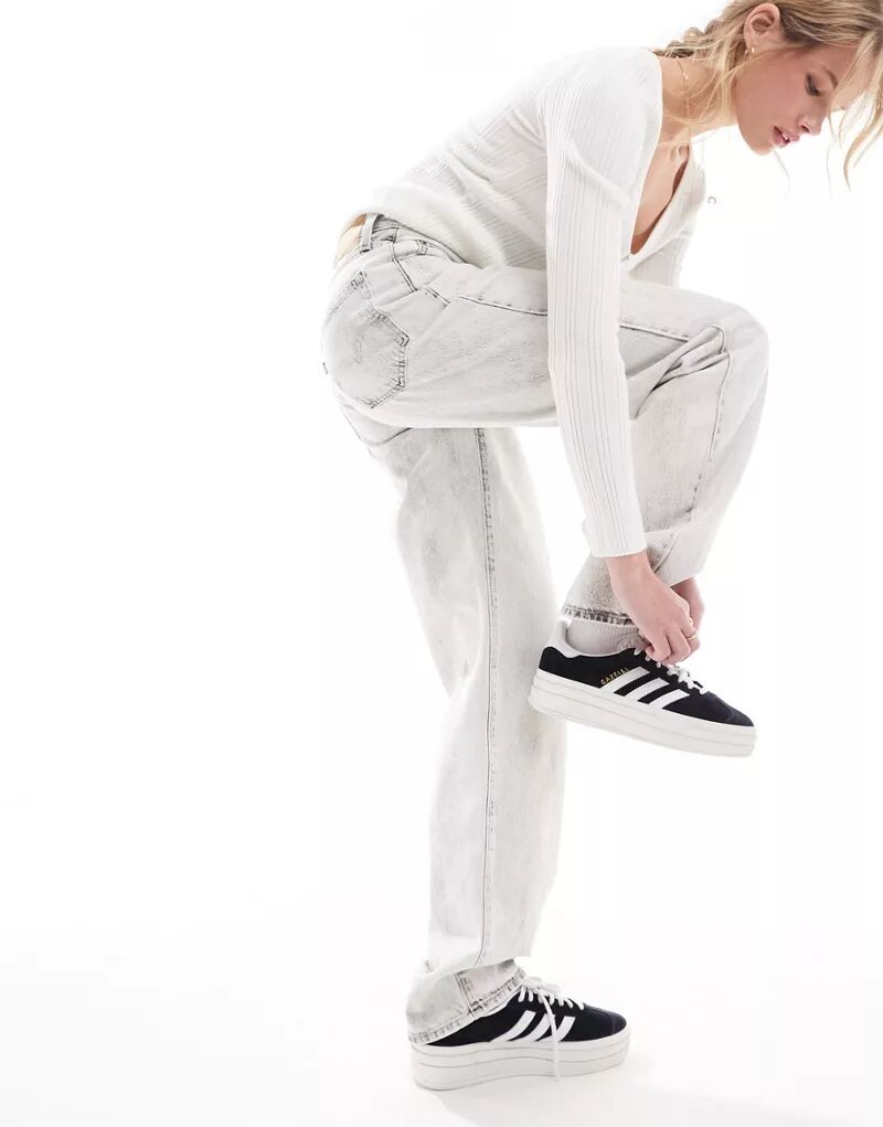 Белые мешковатые джинсы Levi's '94 цена и фото