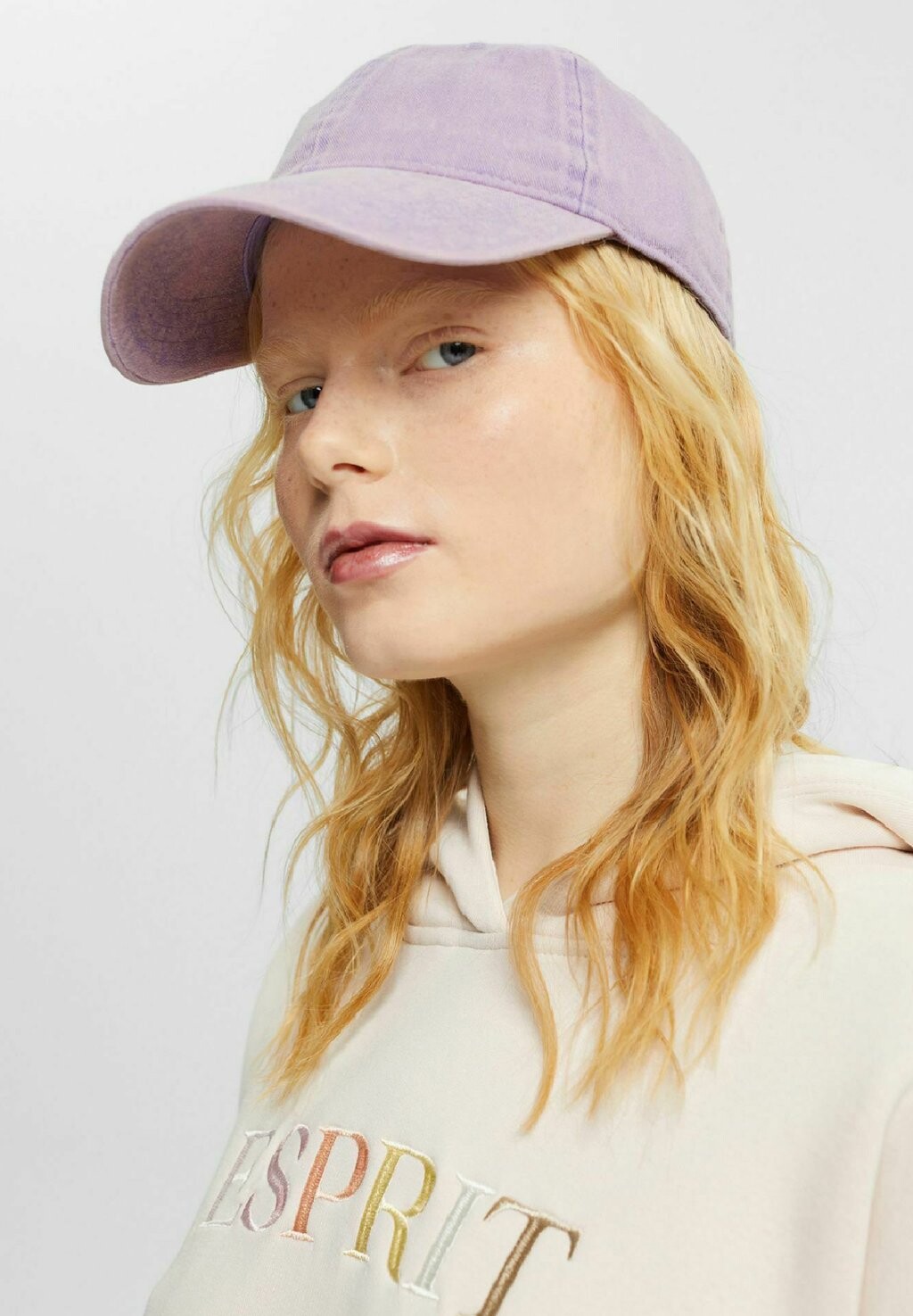 

Бейсболка Esprit, фиолетовый