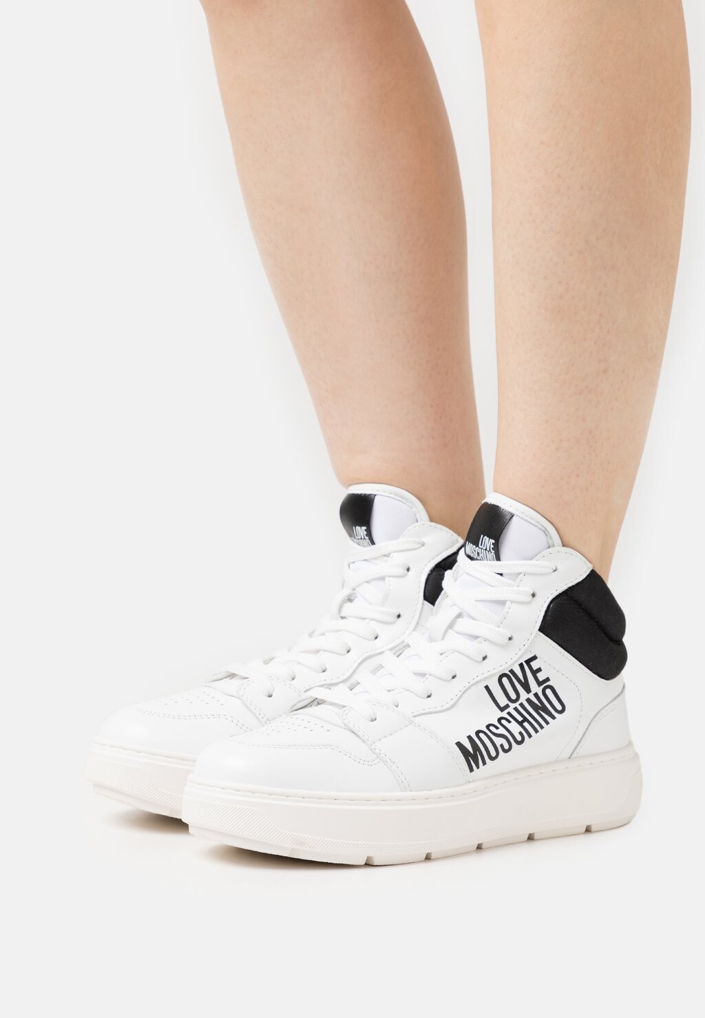 

Высокие кроссовки Love Moschino