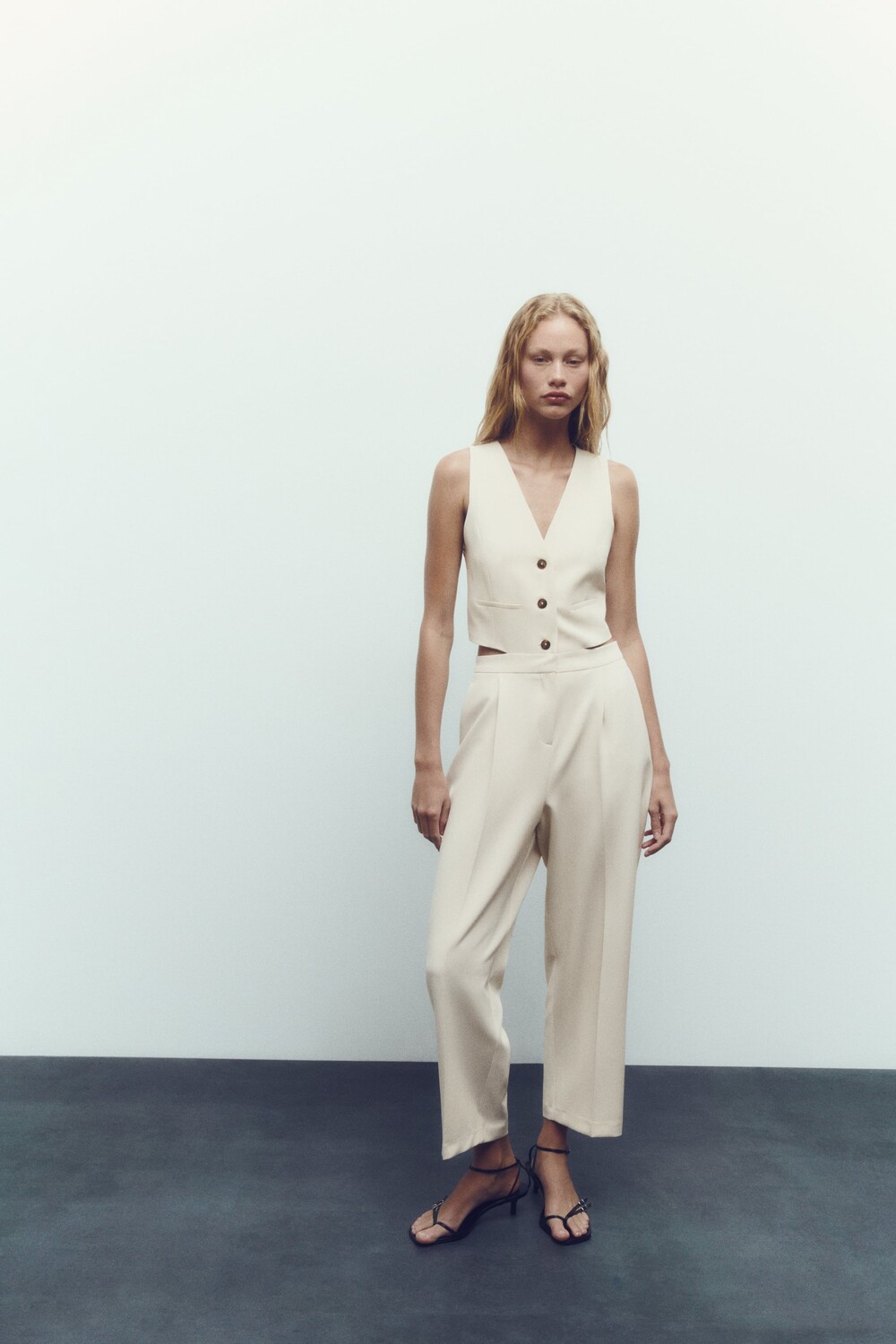 

Комбинезон-жилет с вырезами Zara, экрю