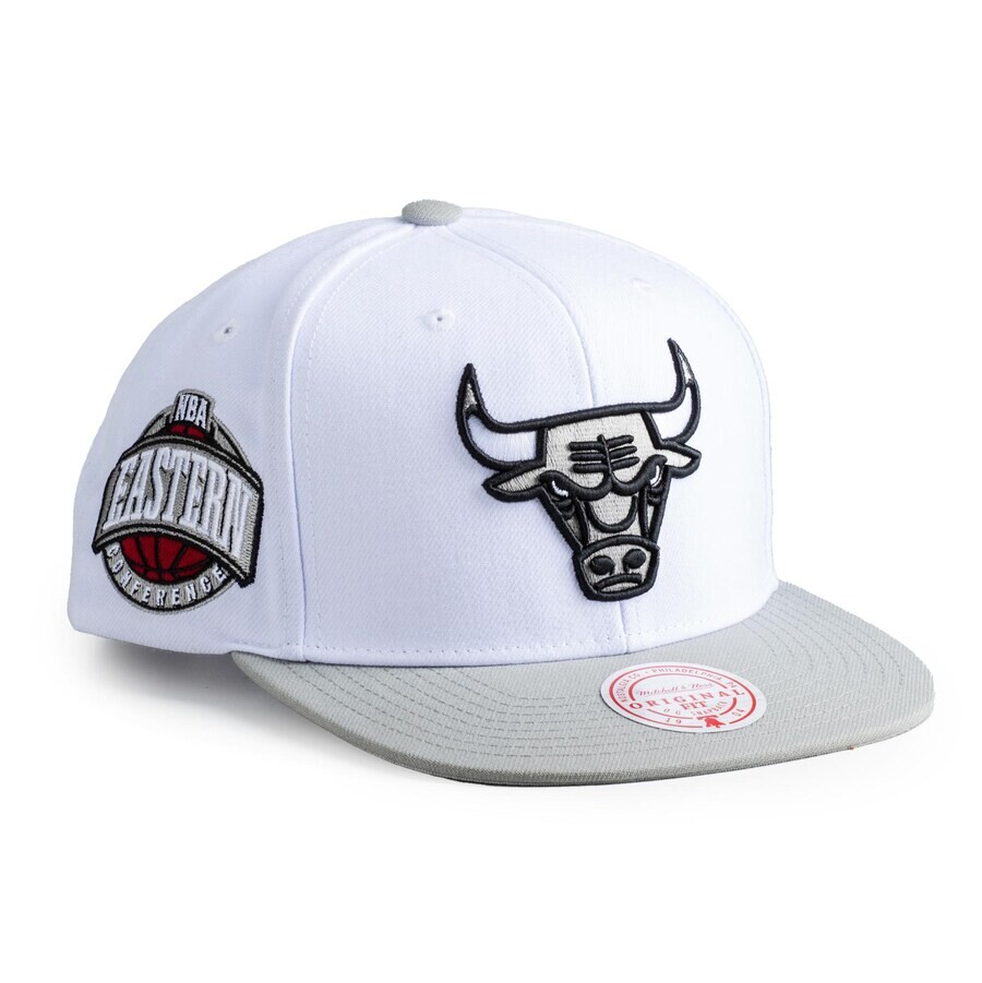 

Бейсболка Mitchell & Ness Cap Core IV Chicago Bulls, белый