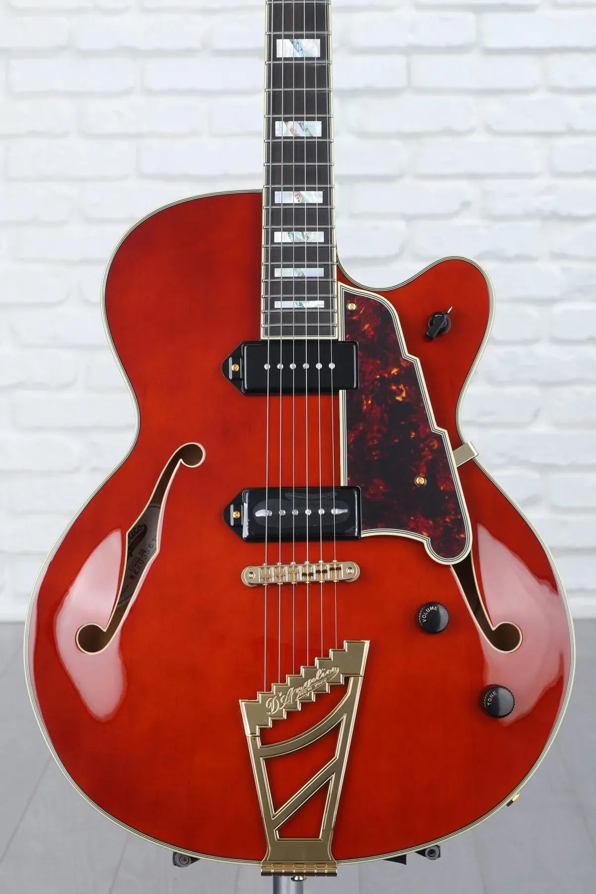 

Электрогитара D'Angelico Excel 59 Hollowbody - Альт со ступенчатым струнодержателем