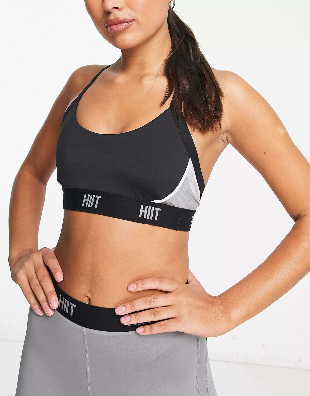 

Бюстгальтер HIIT с фирменной лентой