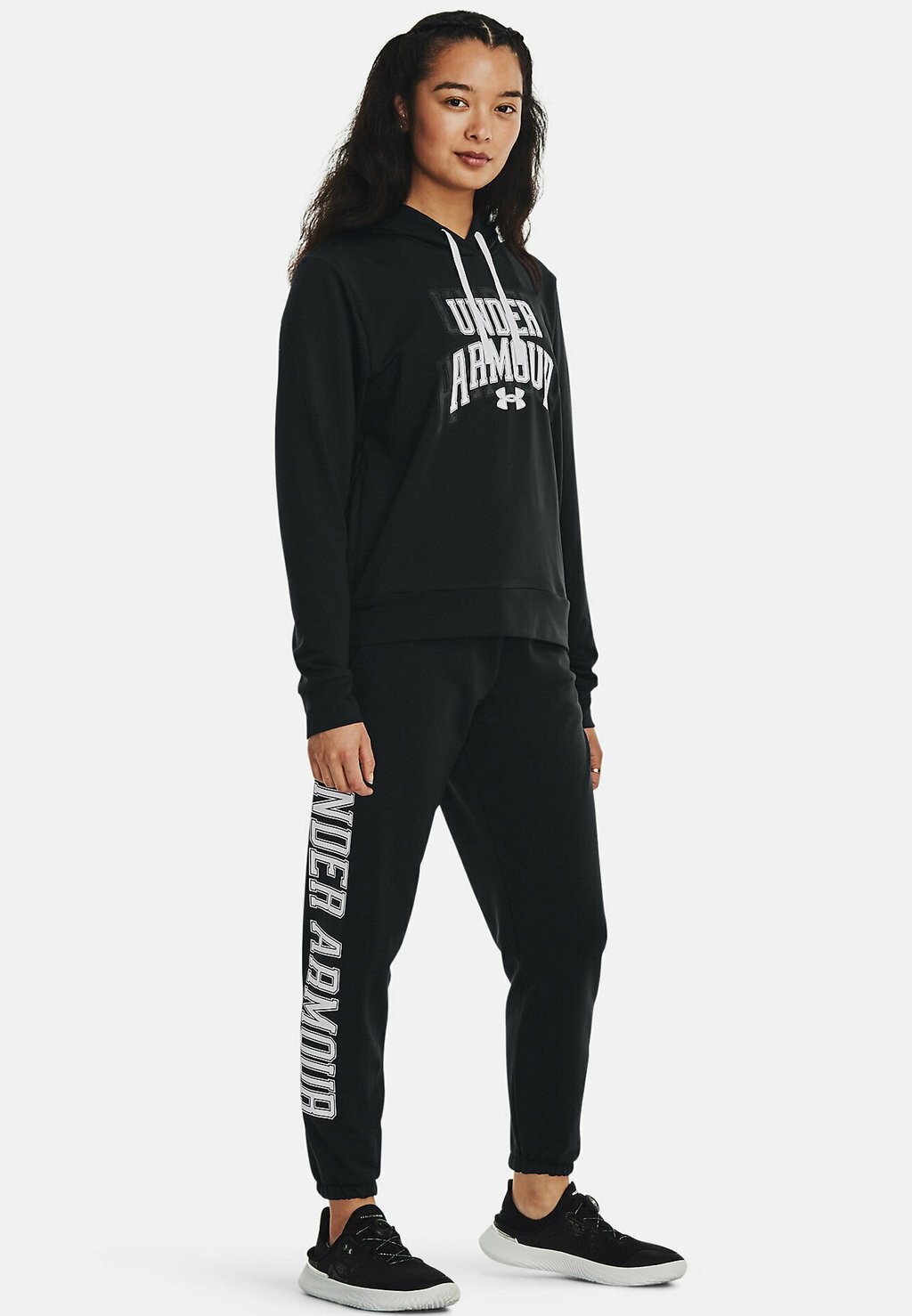 

Спортивные брюки Under Armour, черный