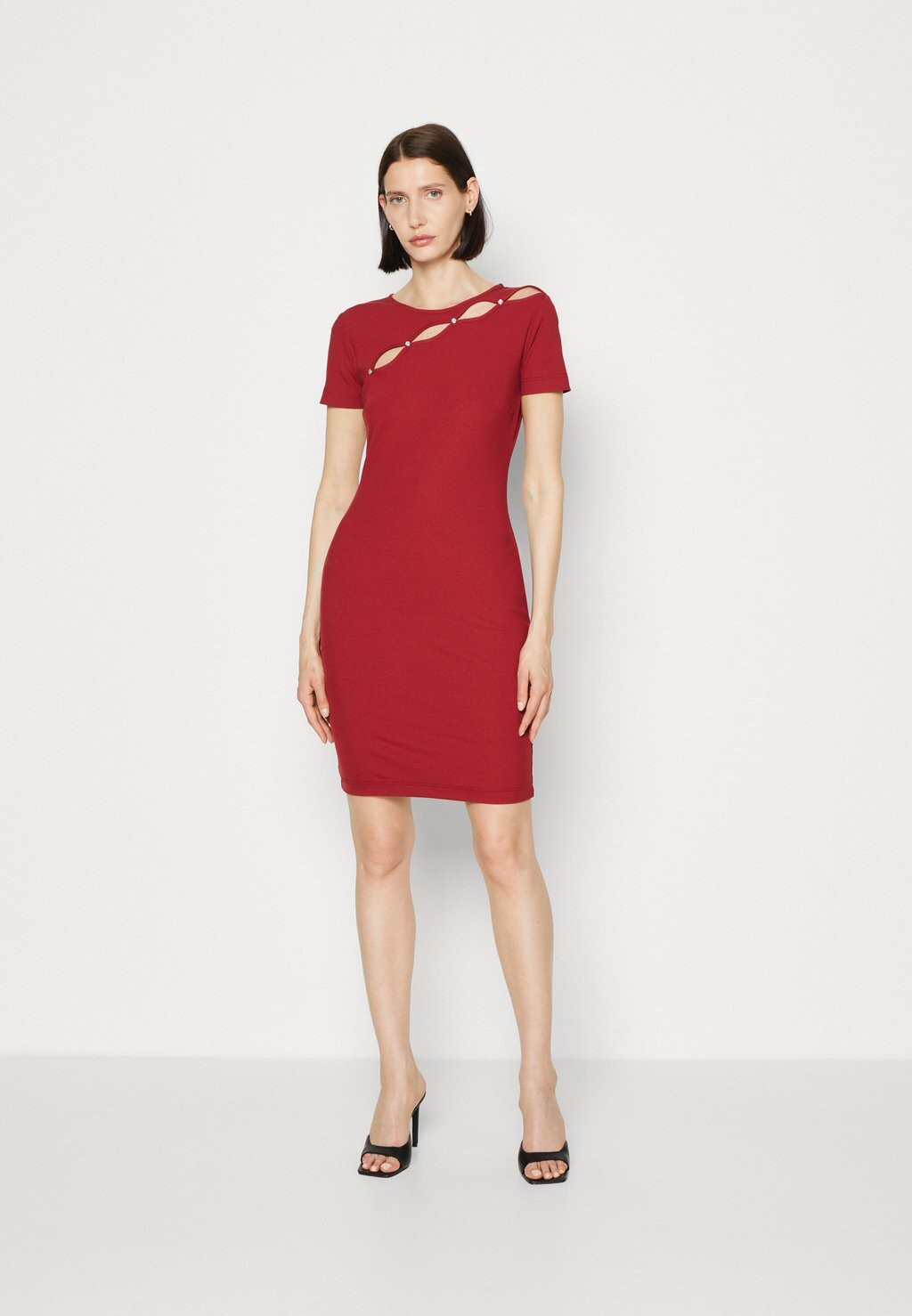 

Платье прямого кроя Guess