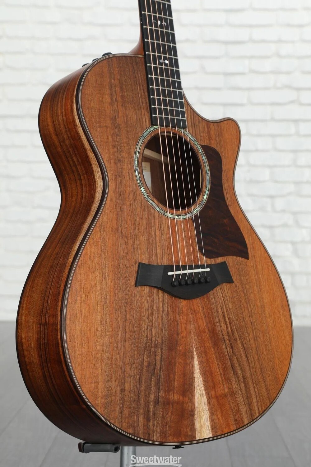 

Акустико-электрическая гитара Taylor 722ce Grand Concert V-class с верхом из натурального гавайского коа