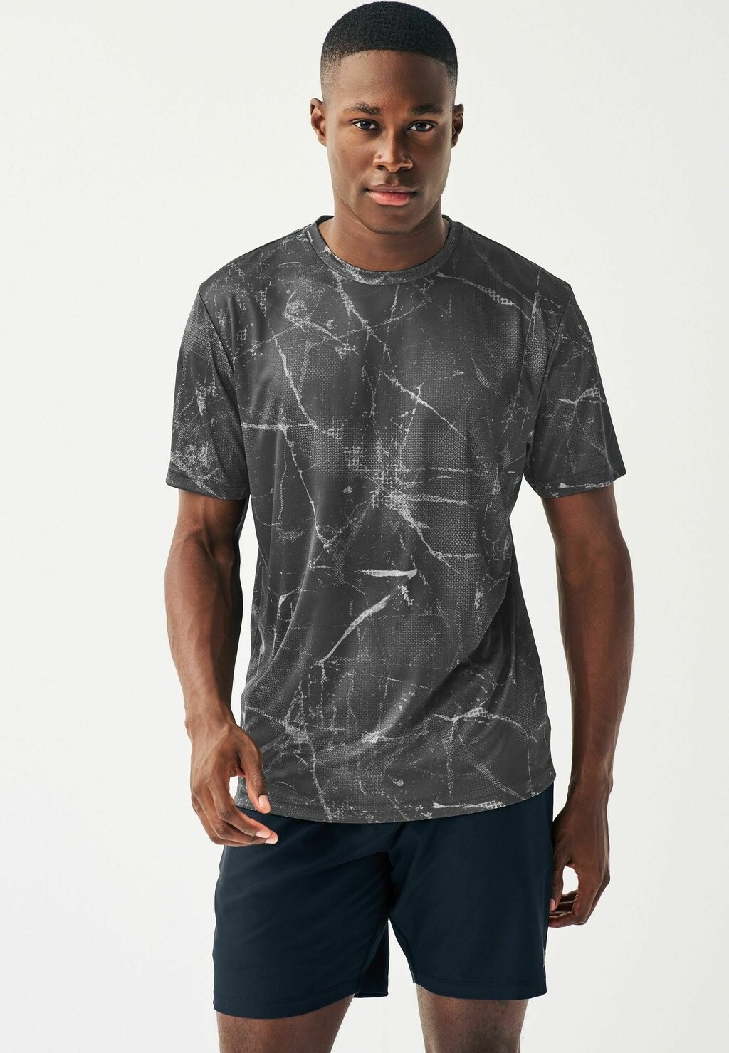 

Футболка с принтом Active Tie Dye Next, цвет mottled black