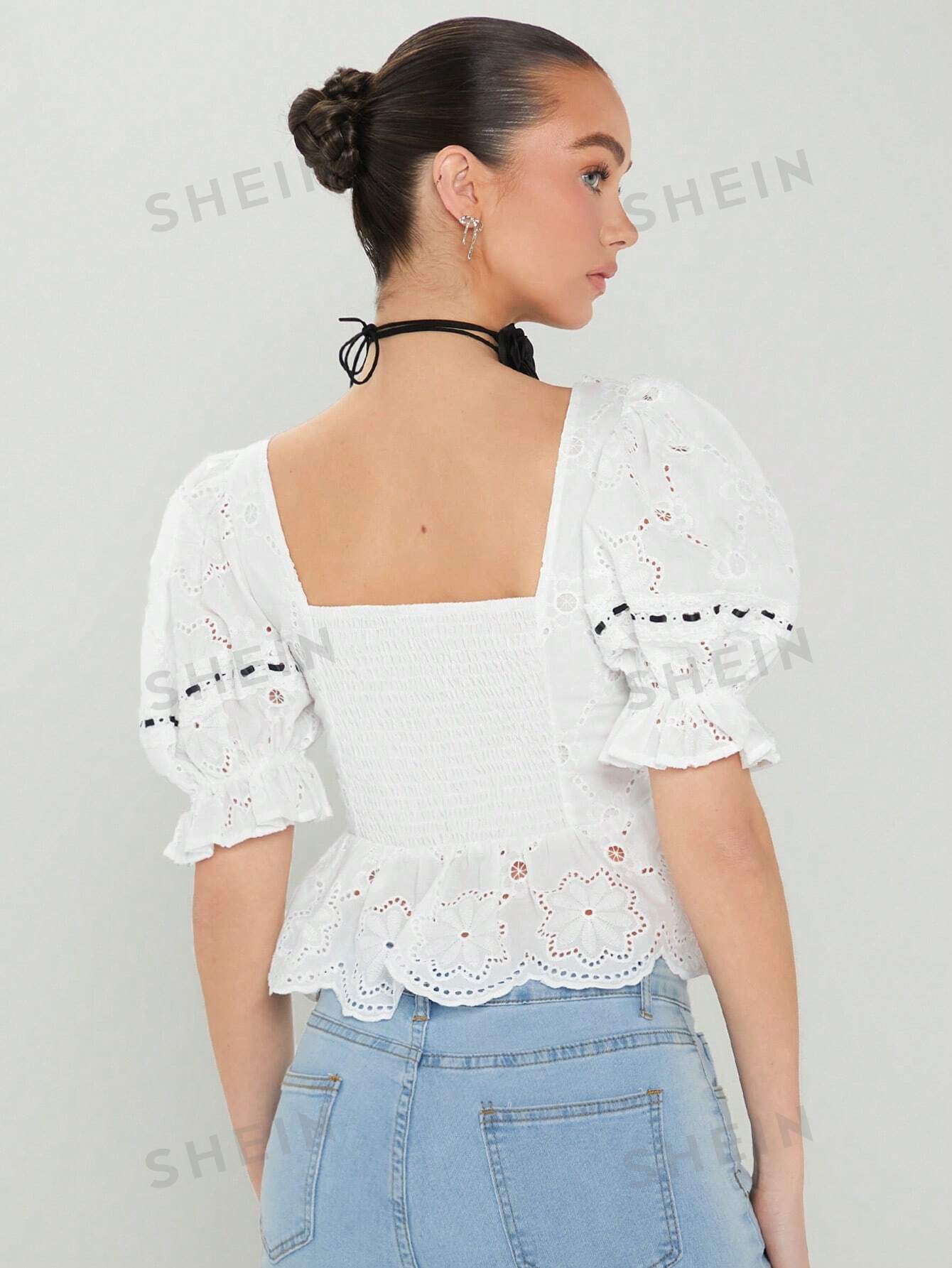 цена SHEIN ENCHNT Лето-весна ажурный дизайн с вышивкой на шнуровке с квадратным вырезом милая блузка, белый