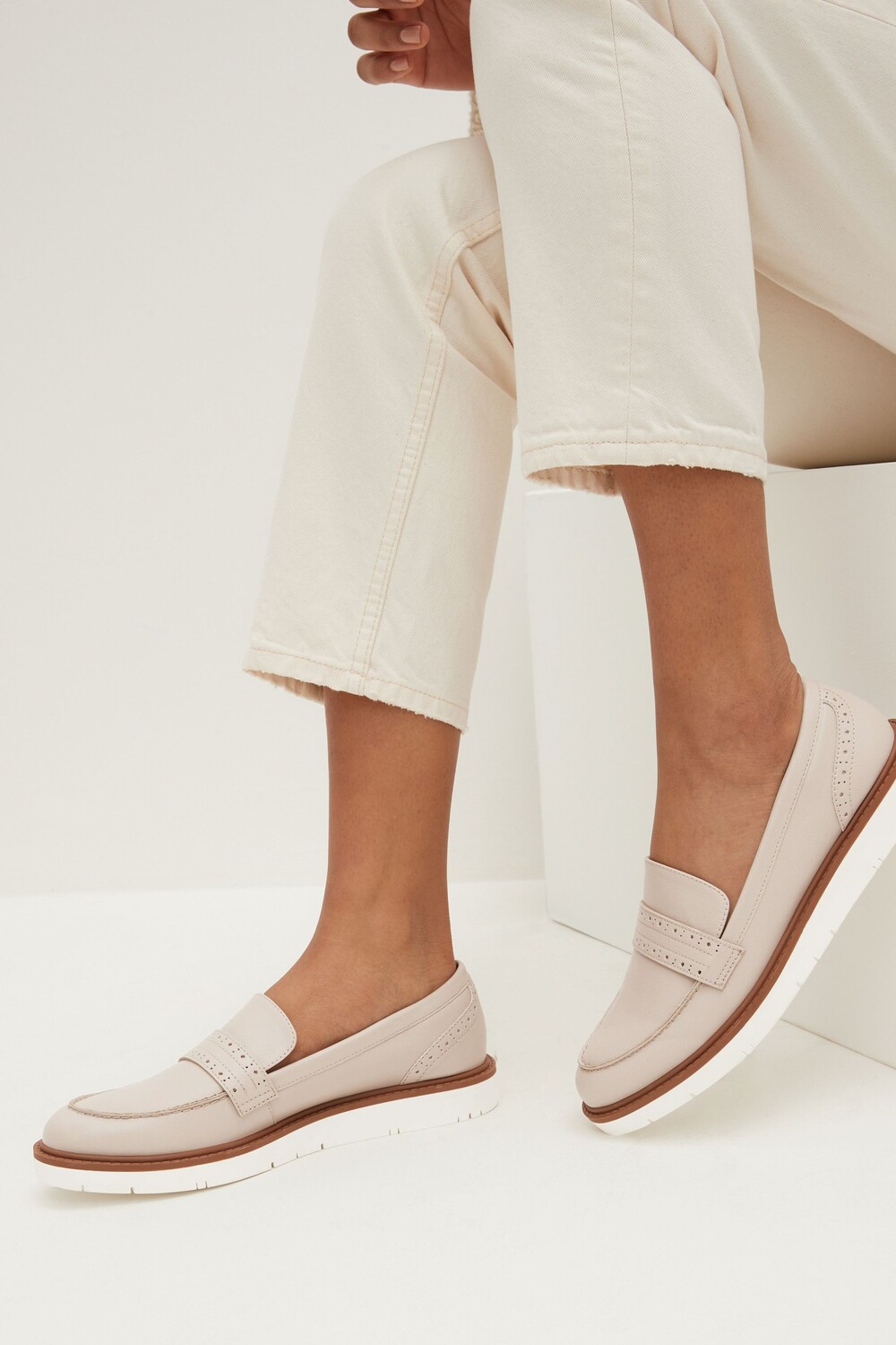 

Мокасины-броги Forever Comfort на толстой подошве Next, белый