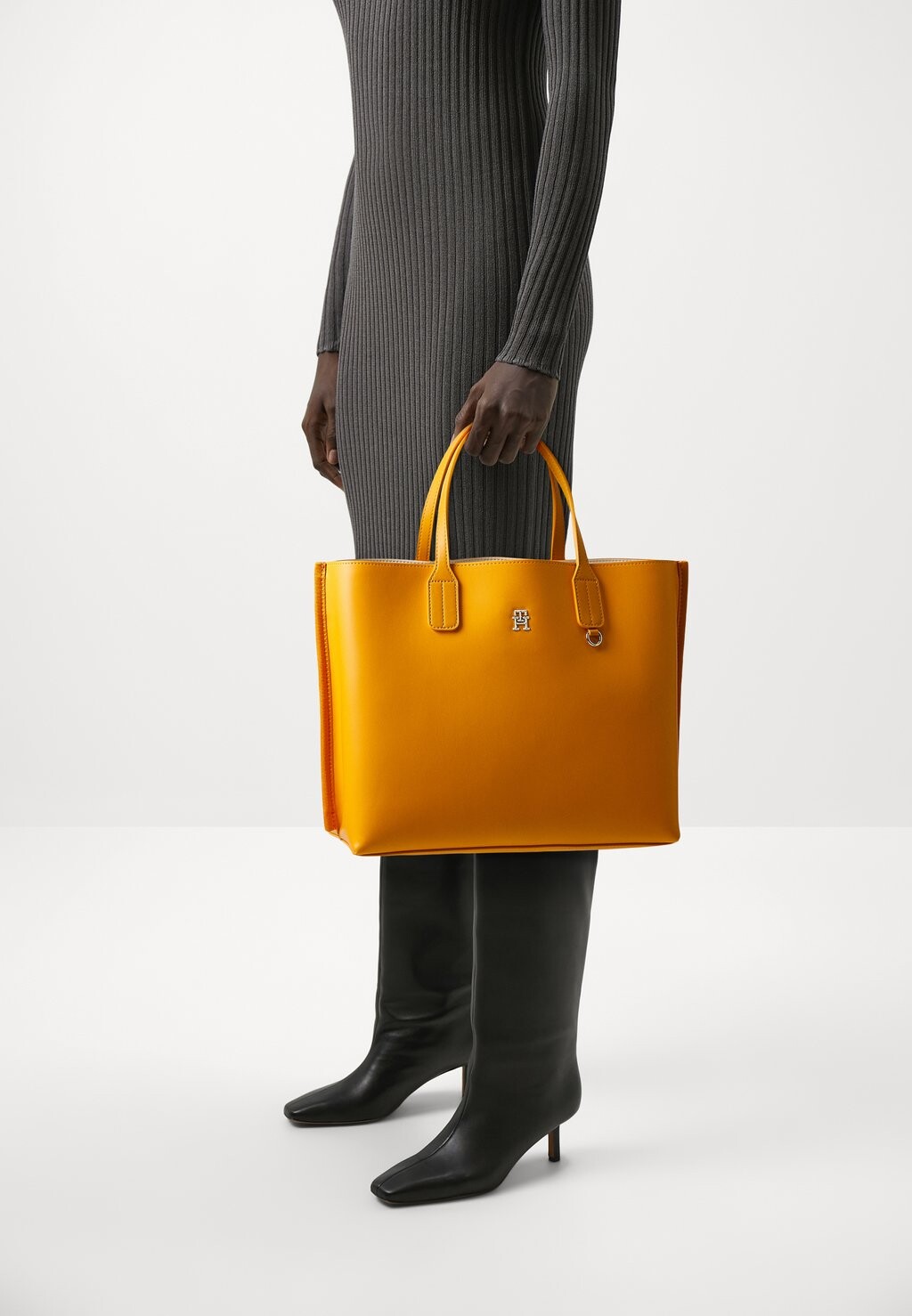

Сумка ICONIC SATCHEL Tommy Hilfiger, цвет rich ochre