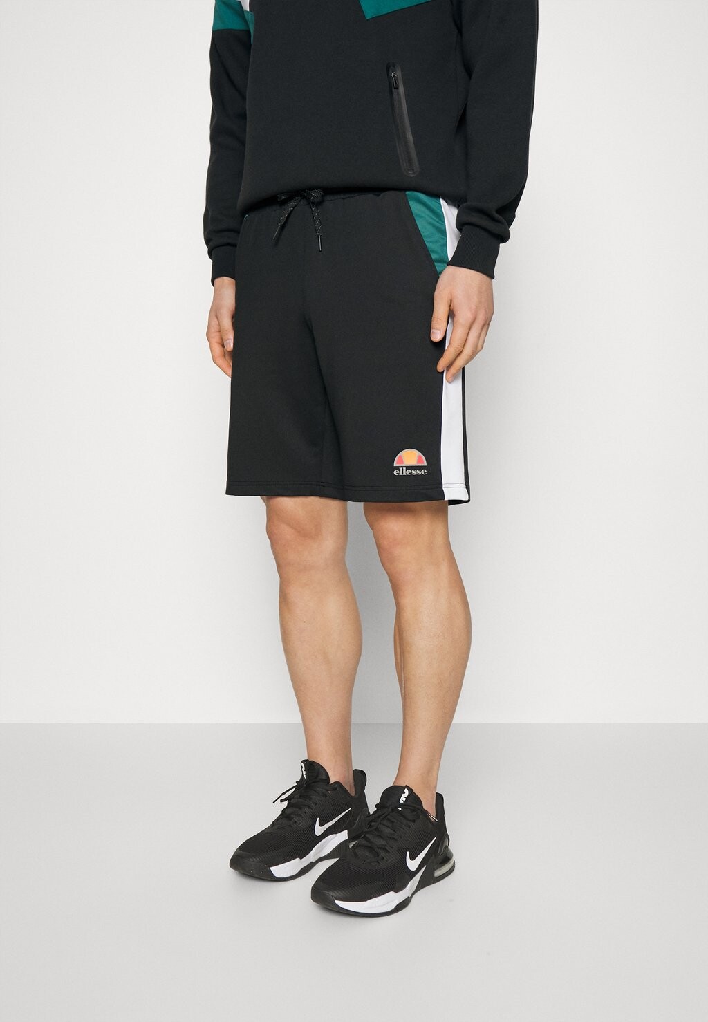 

Спортивные шорты Ellesse