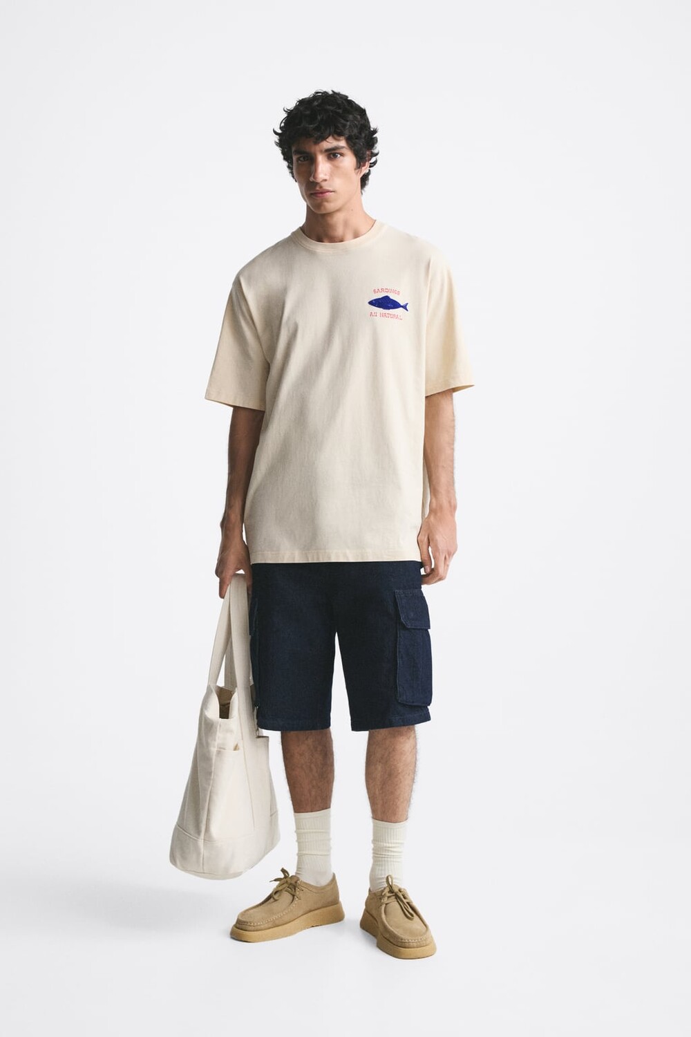 

Футболка с контрастным принтом ZARA, Белый