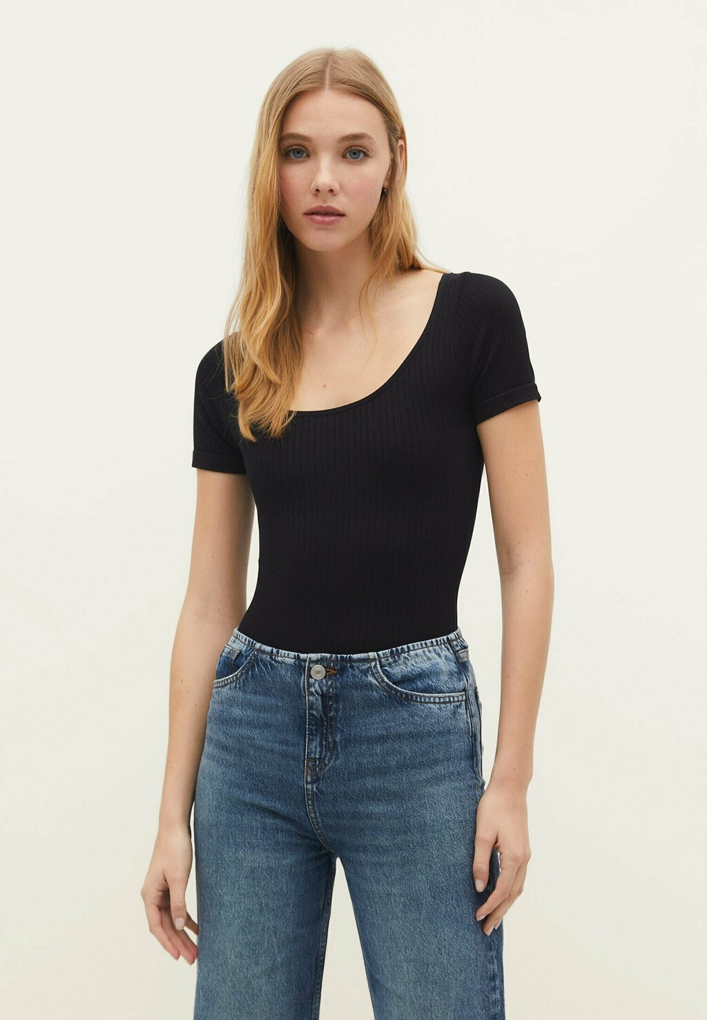

Базовая футболка Stradivarius, черный