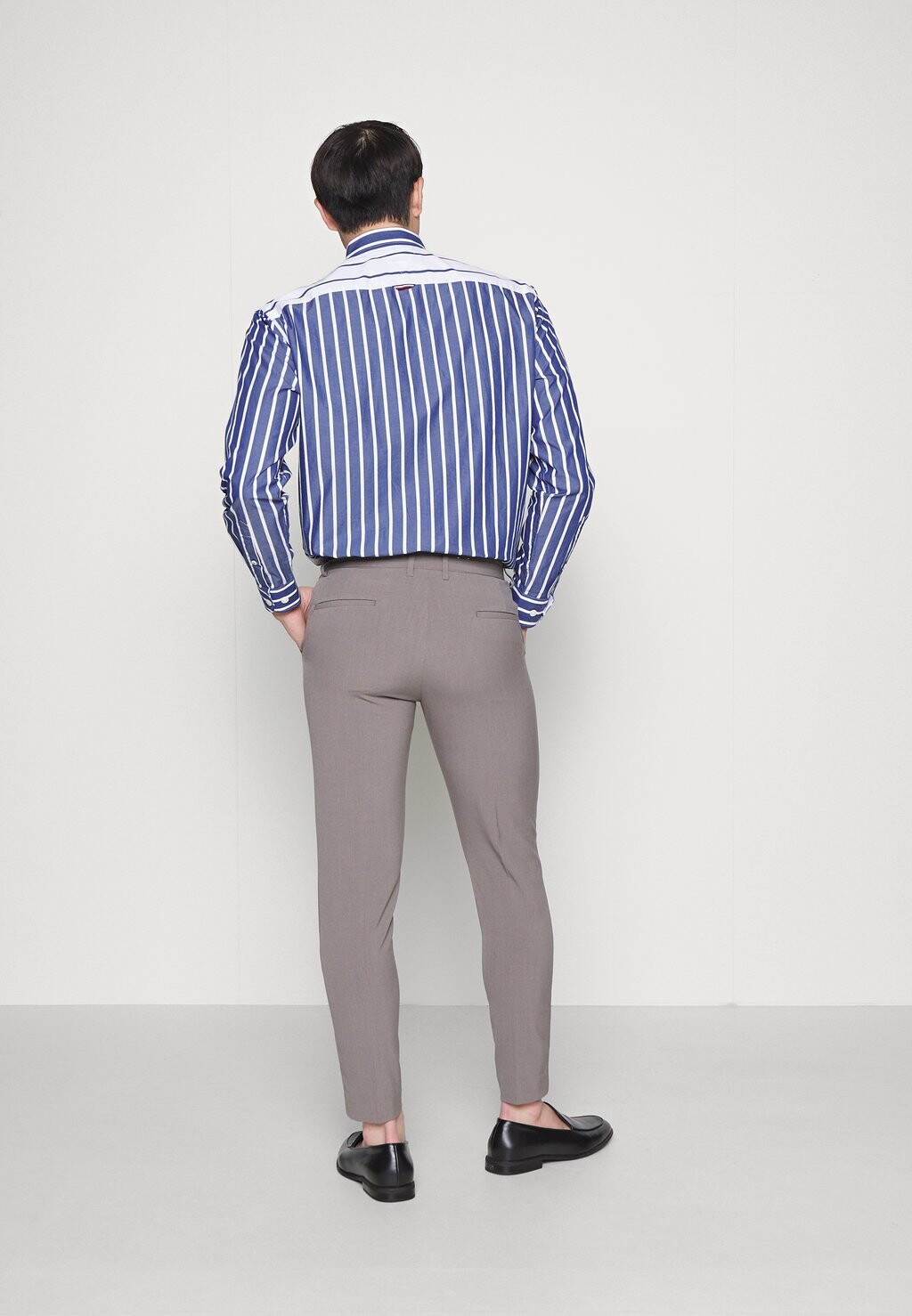 

Чиносы Slim Fit Club Pants Lindbergh, цвет sand melange