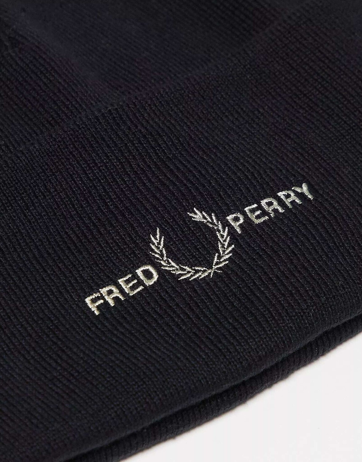 

Черная шапка-бини унисекс с логотипом Fred Perry