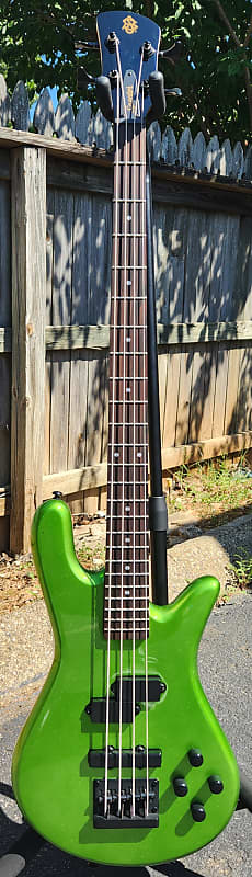 

Басс гитара Spector Performer 4 2022 - Metallic Green Gloss