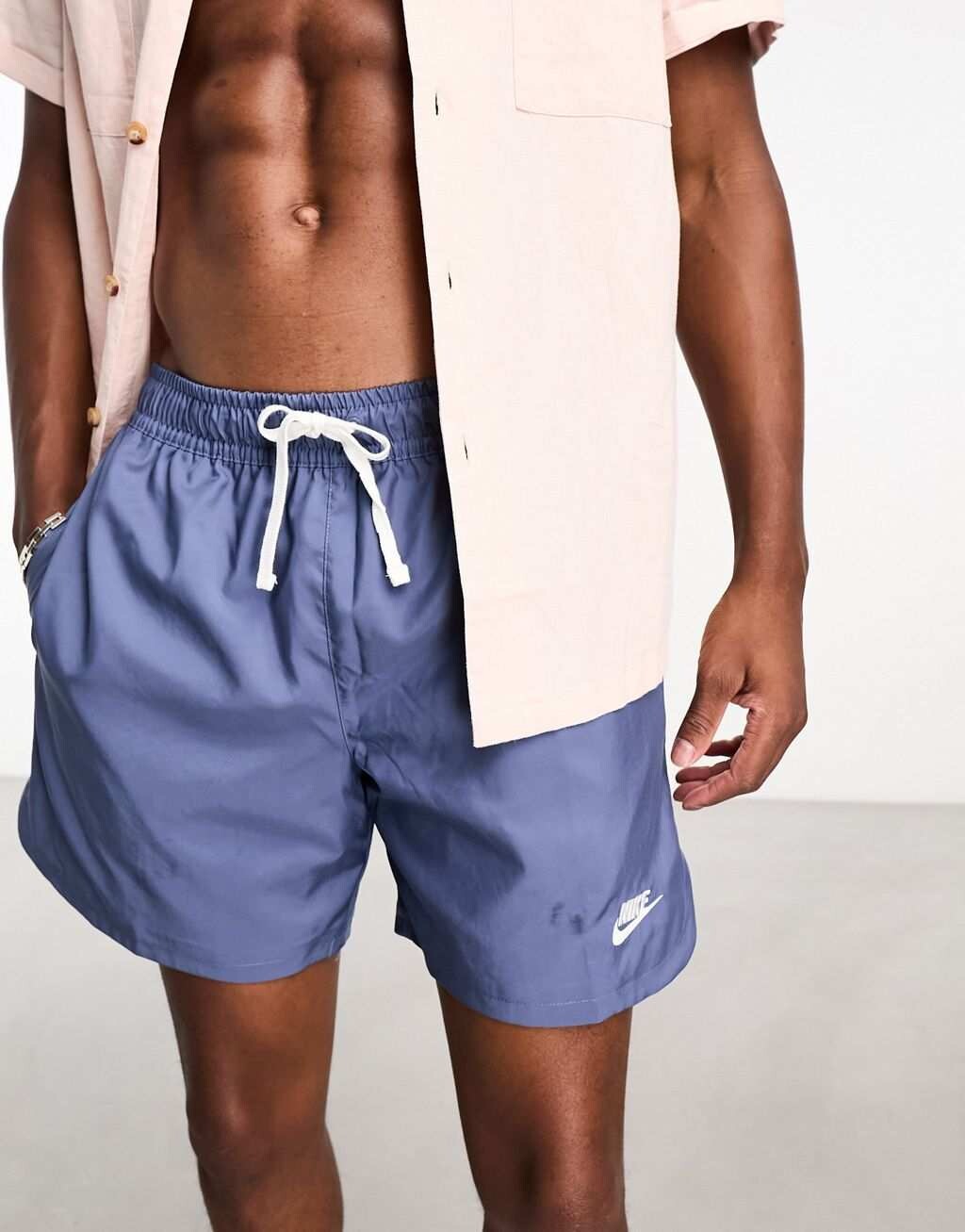 

Синие тканые шорты Nike Club