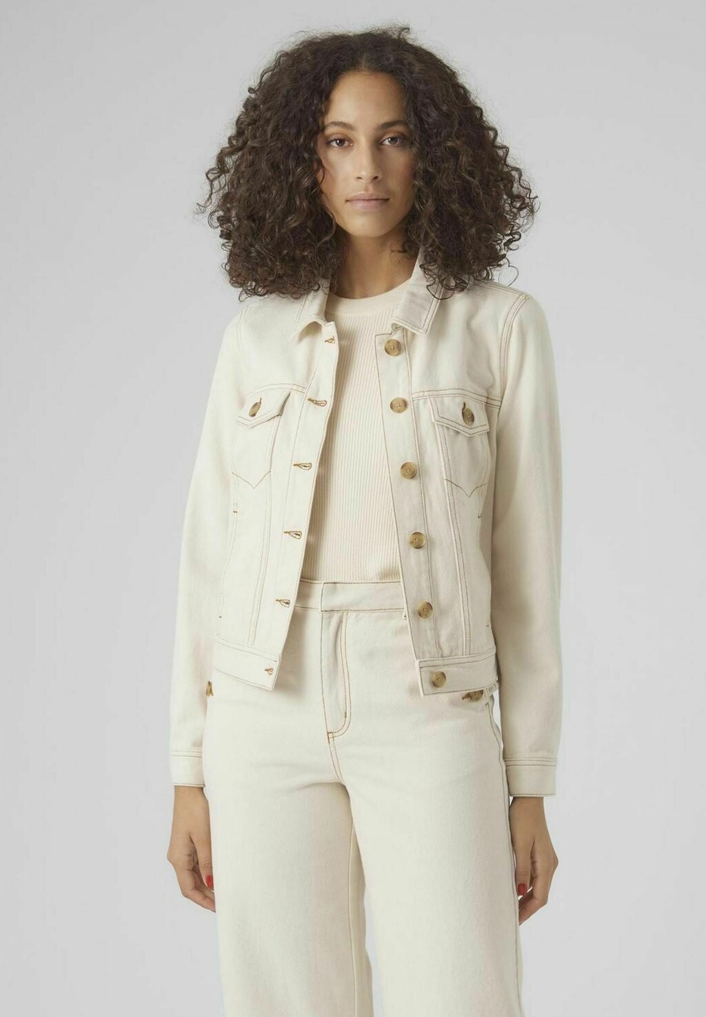 

Джинсовая куртка Vero Moda, бежевый