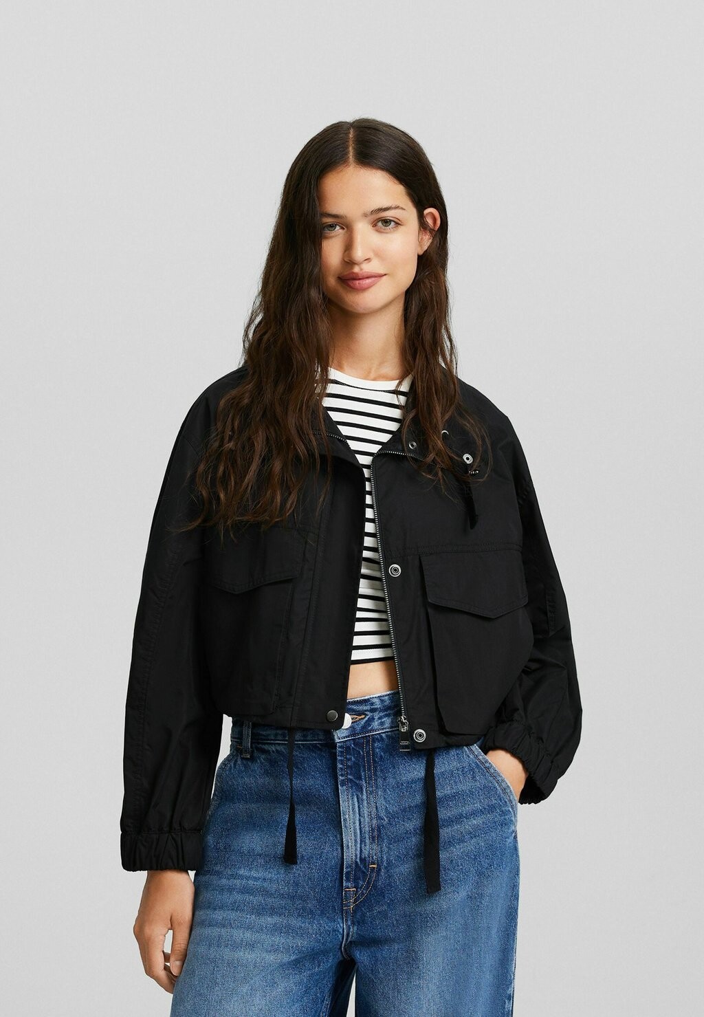 

Легкая куртка Bershka