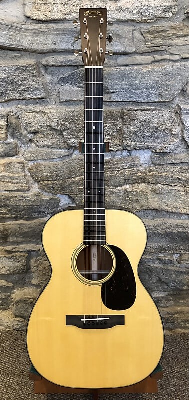 

Акустическая гитара Martin 00-18 Standard Series 2023