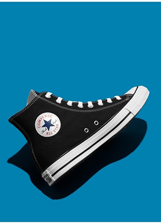 

Черные женские кроссовки Converse