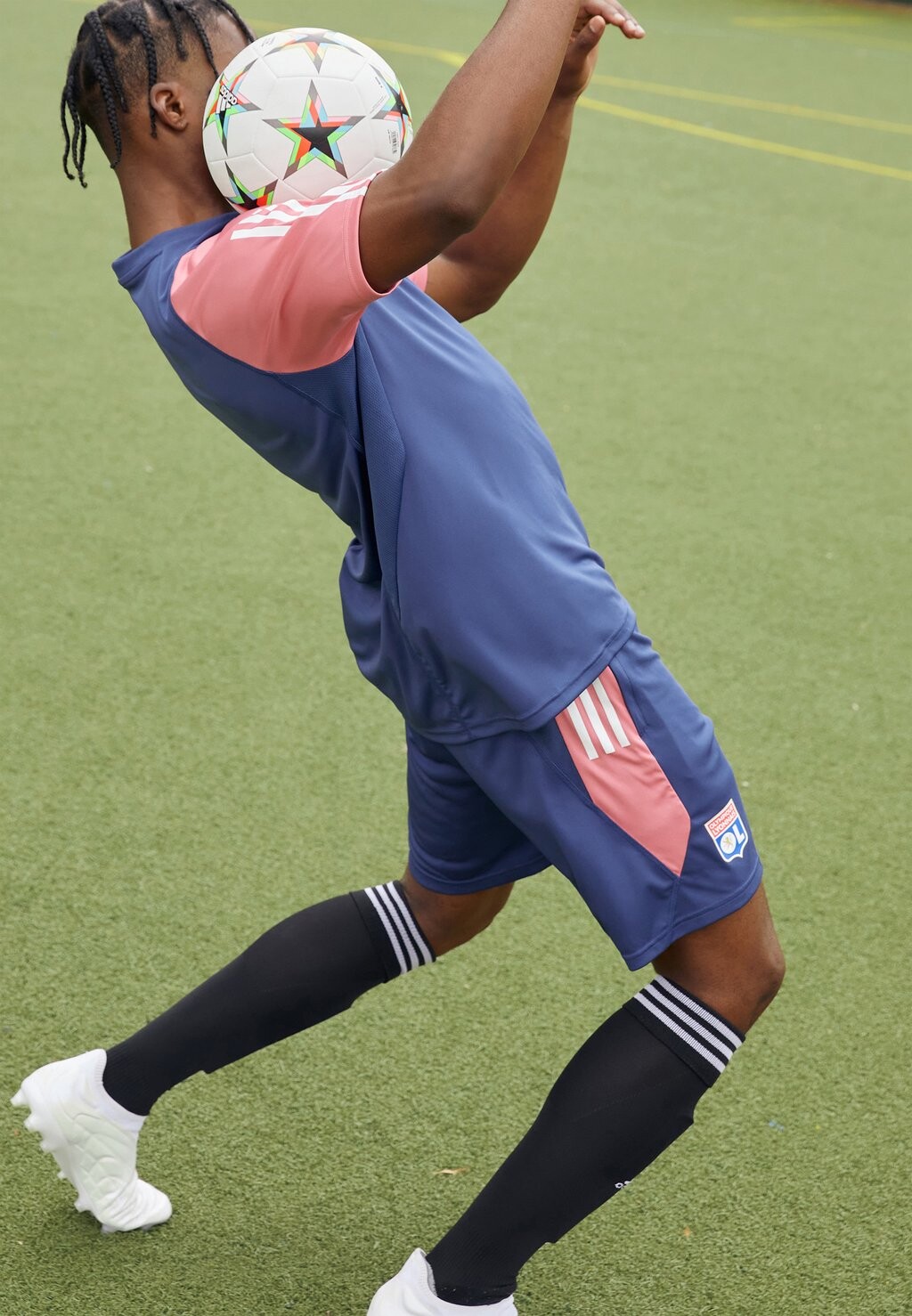 

Спортивные шорты Adidas
