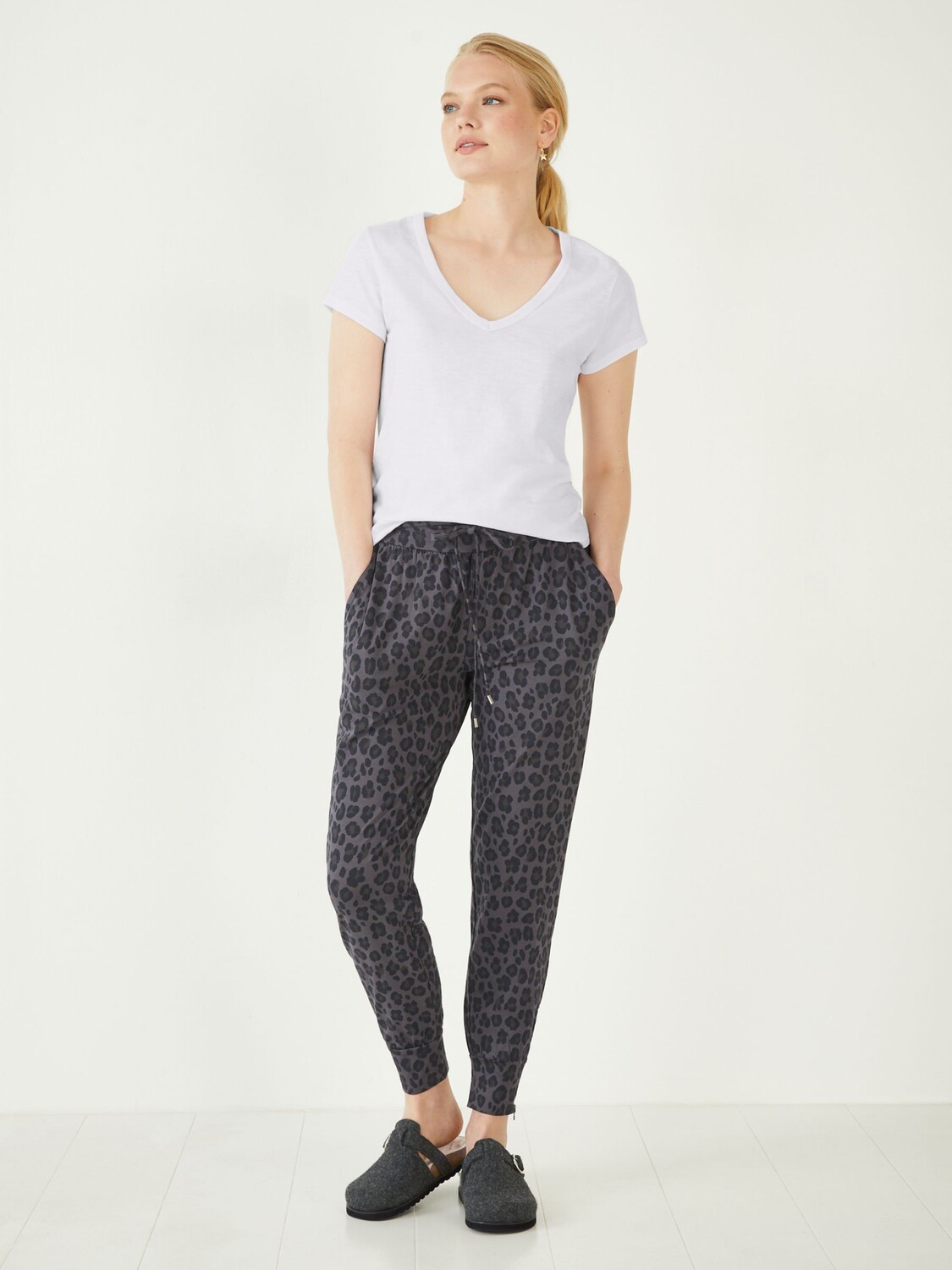 

Футболка hush Slim Fit с V-образным вырезом, белая